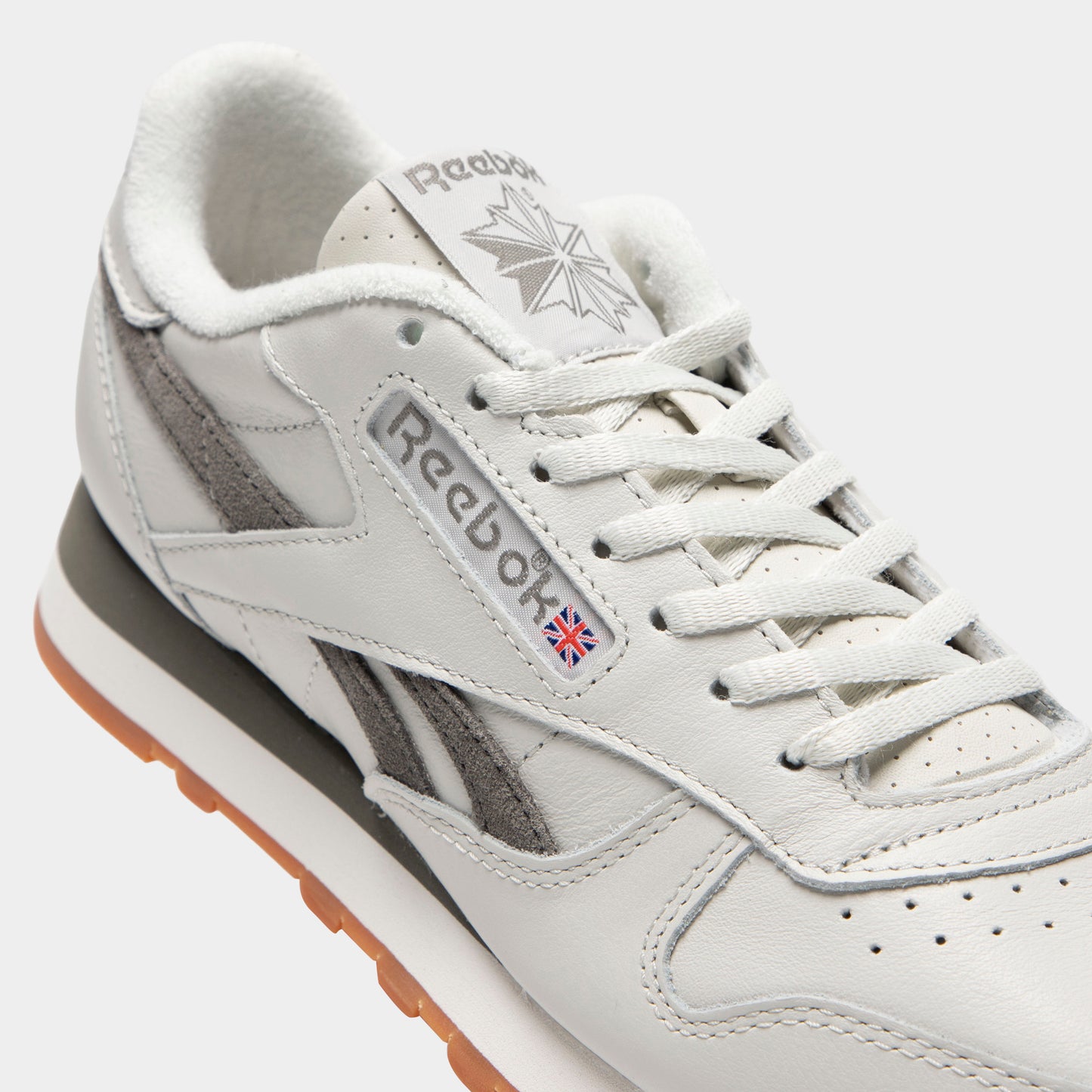 Reebok CL Cuir Gris / Gomme
