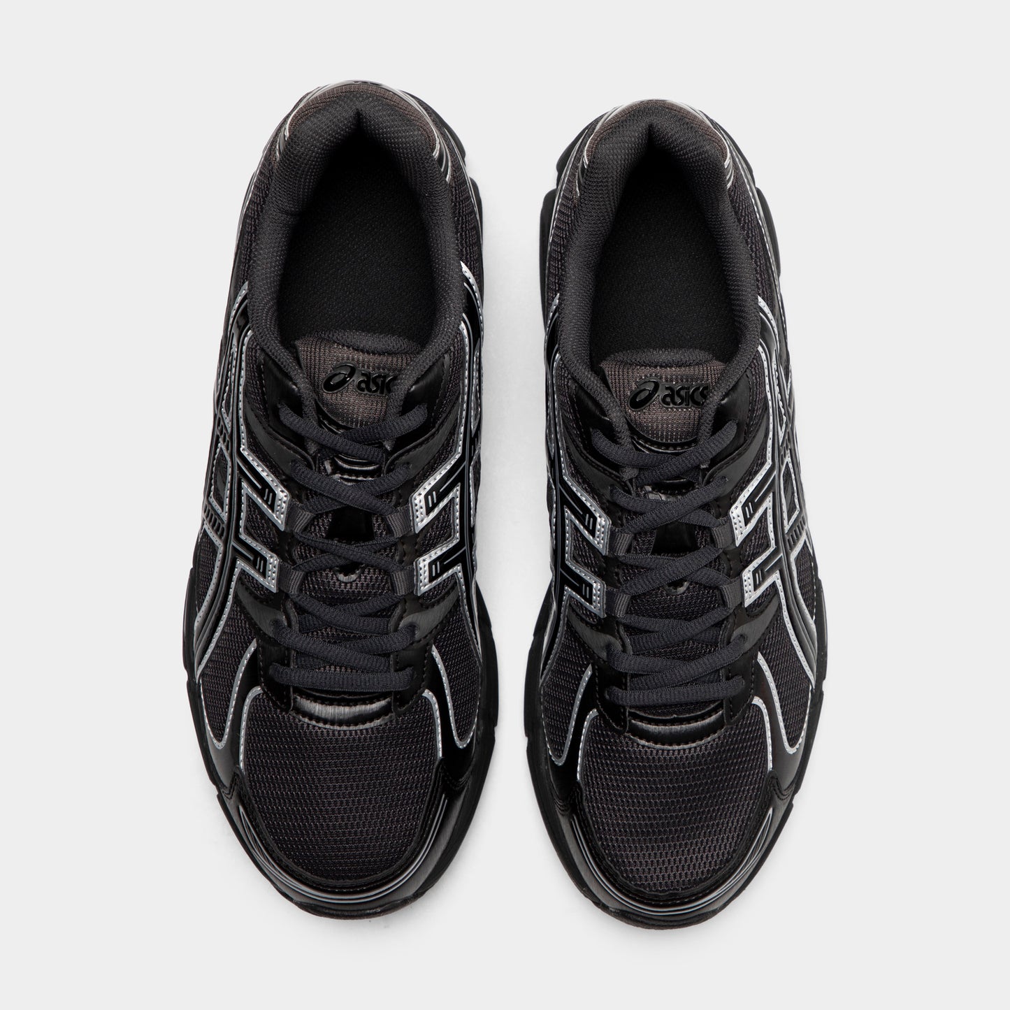 ASICS Gel-Stratus MC. Top view of graphite grey and black sneakers showing black laces, padded tongues and mesh toe boxes.