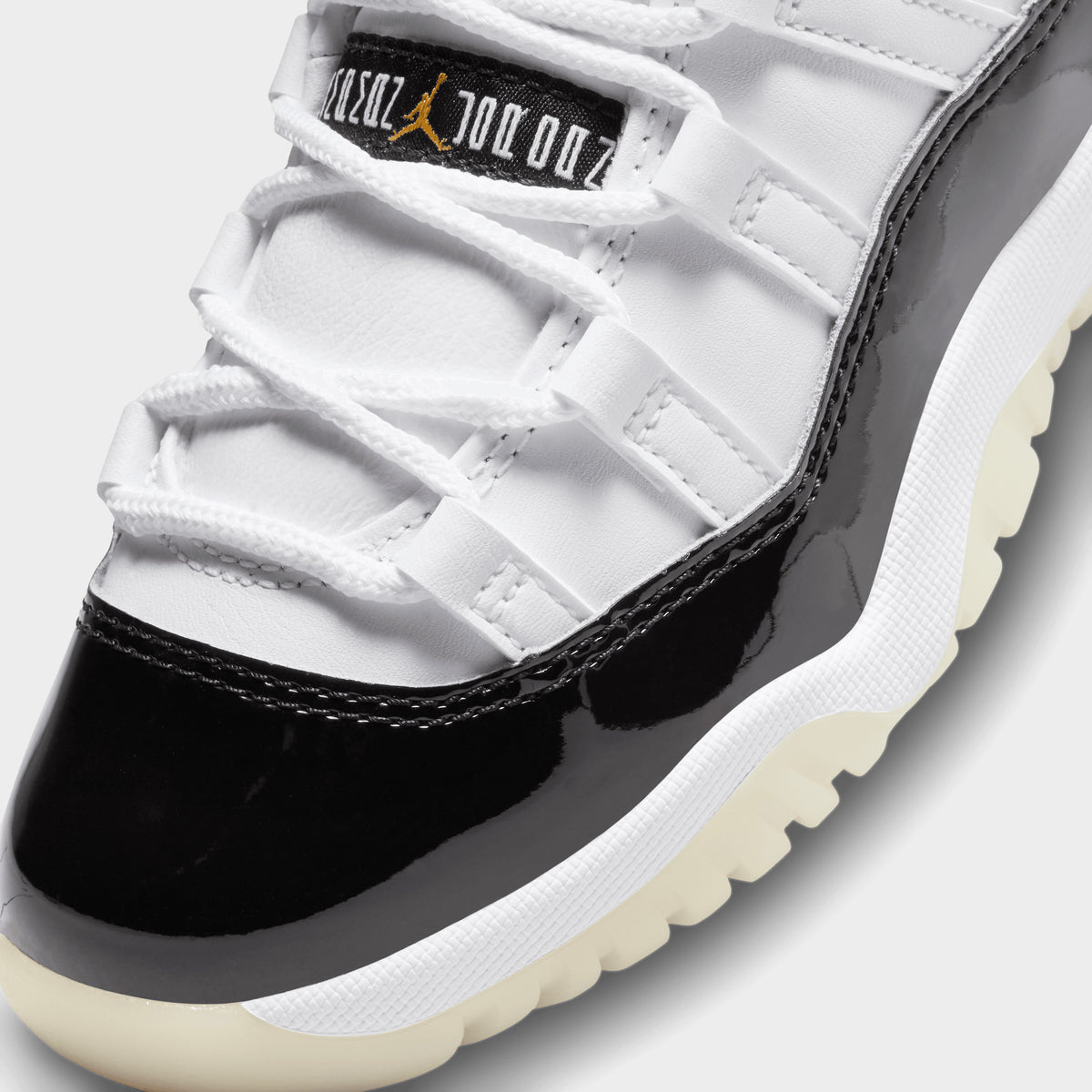 Jordan retro 11 white and hotsell gold