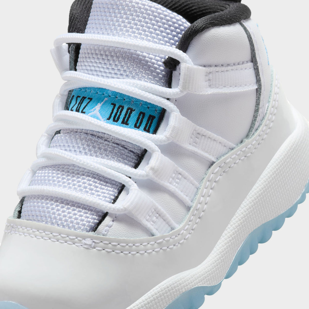 Jordan 11 バスケットボールシューズ ホワイト/ブルー Amazon | [ナイキ] エアジョーダン 11 レトロ ロー AIR JORDAN