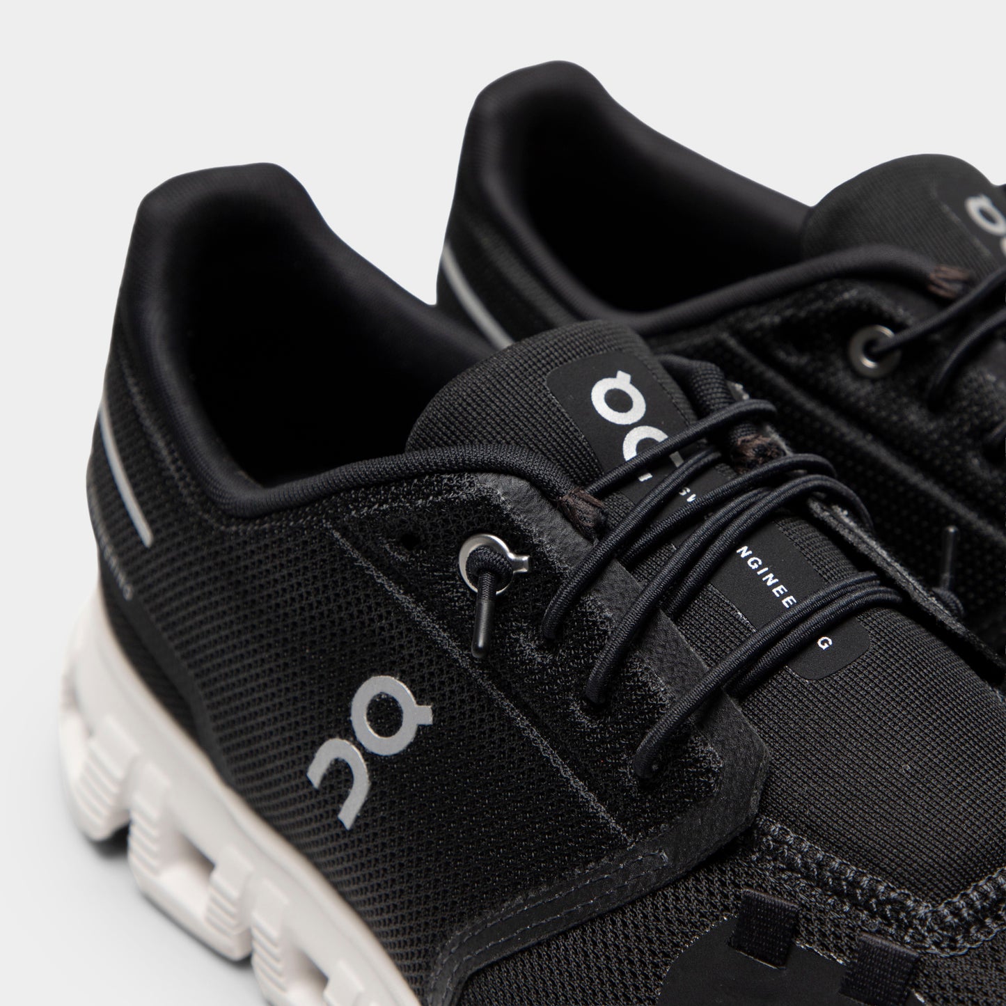 On Men's Cloud 6 Black / White