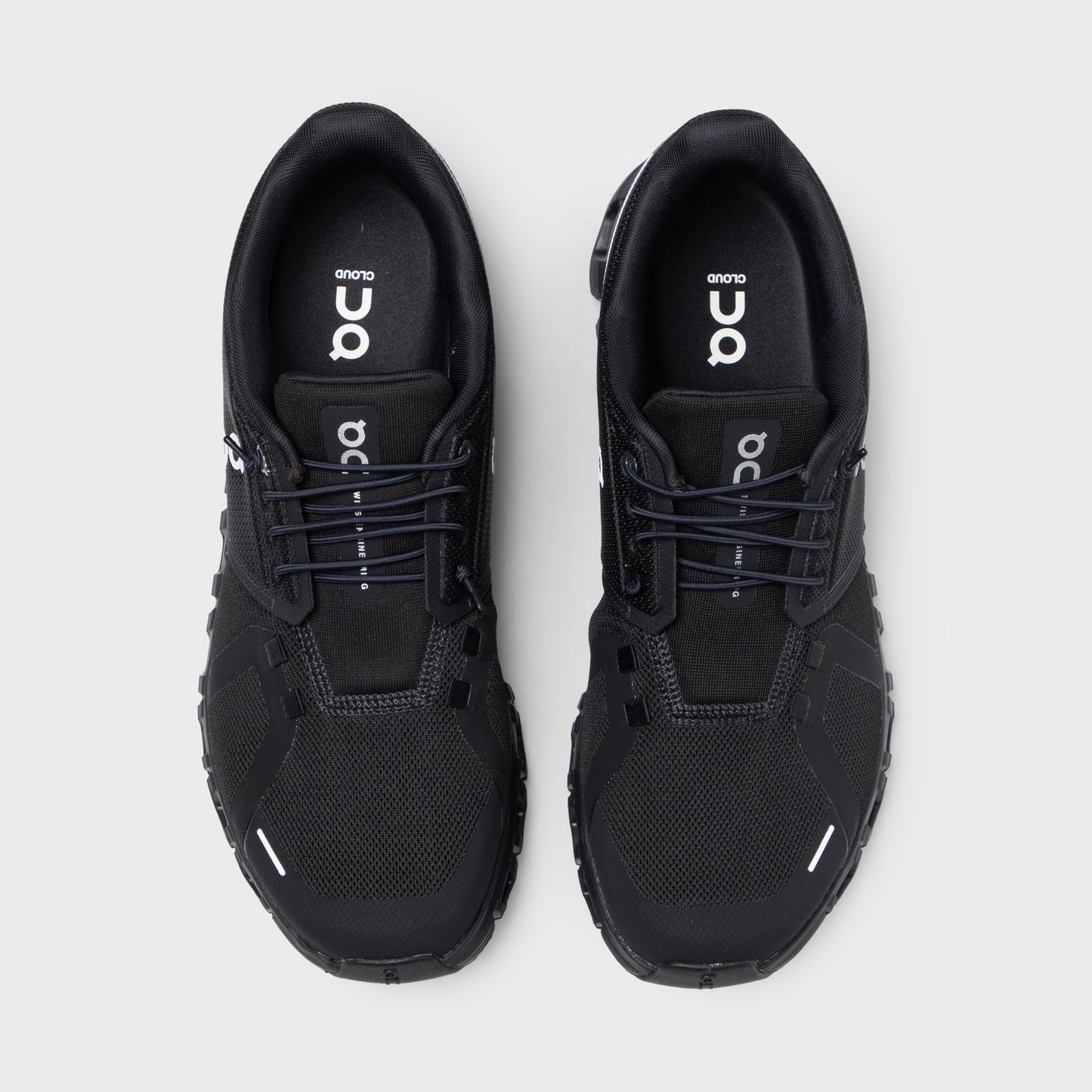 On Running Cloud 6 Black / Black