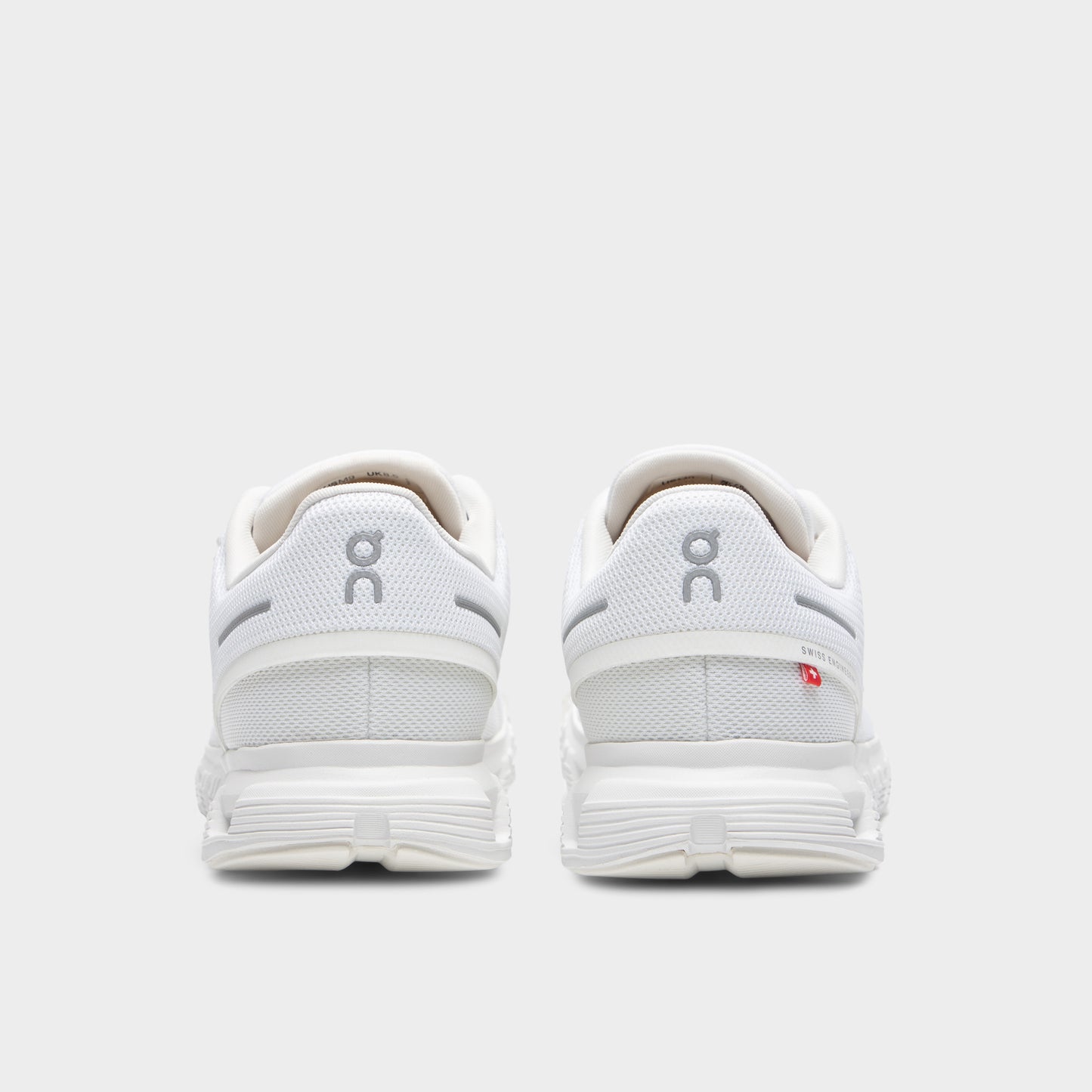 On Cloud 6 M White / White