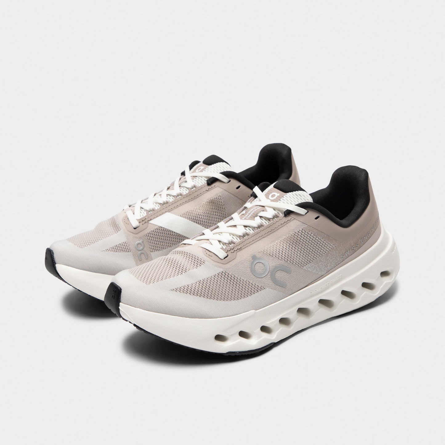On Women's Cloudsurfer Next Fog / Ivory