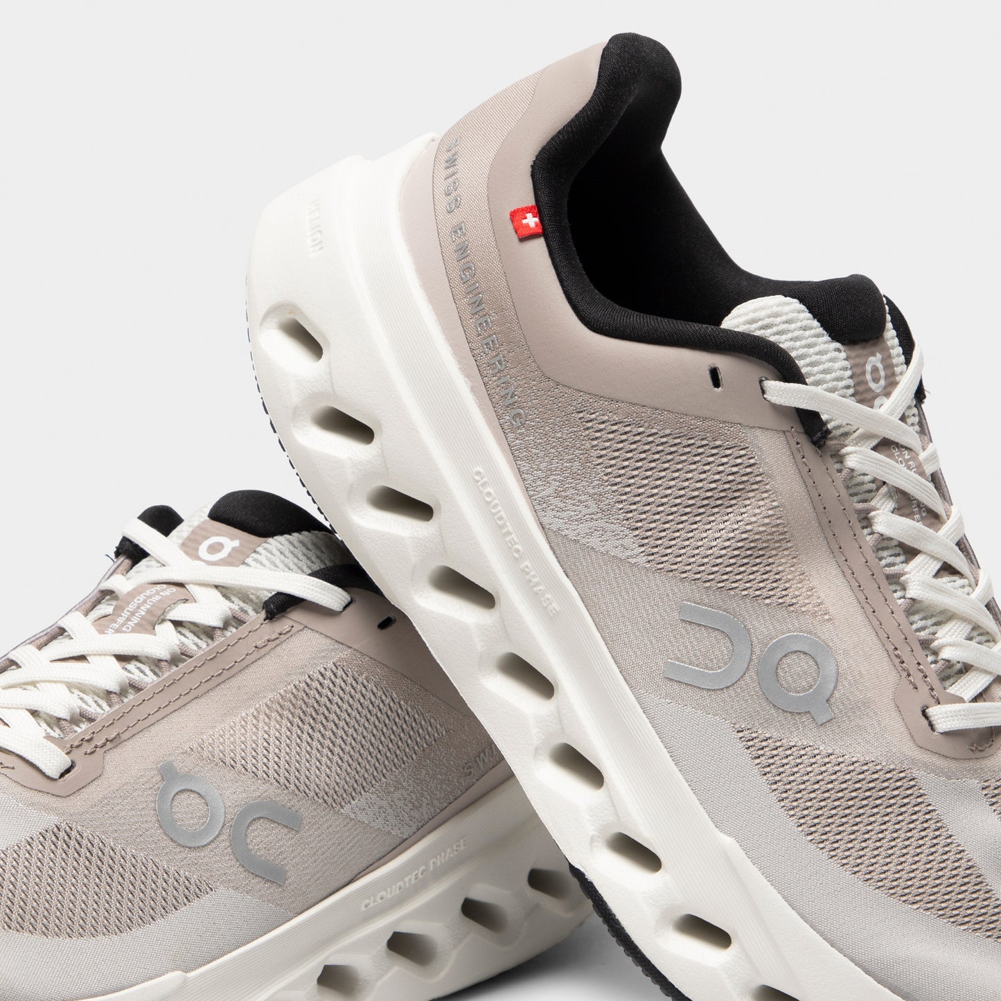 On Women's Cloudsurfer Next Fog / Ivory