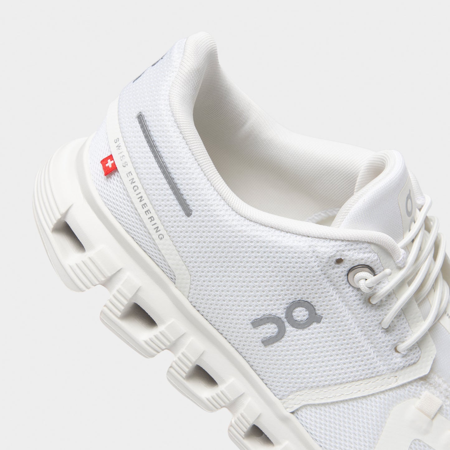 On Women's Cloud 6 White / White