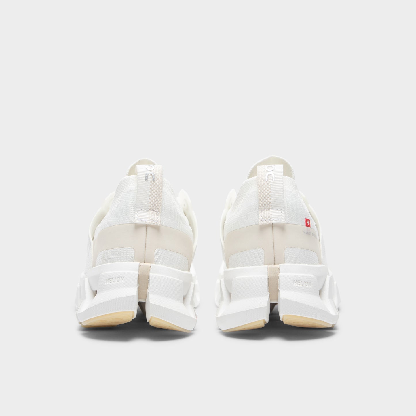 On Women's Cloudswift 4 White / Cream