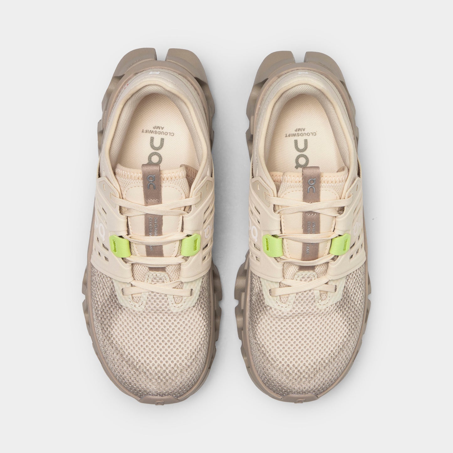 On Women's Cloudswift Amp Sand / Desert