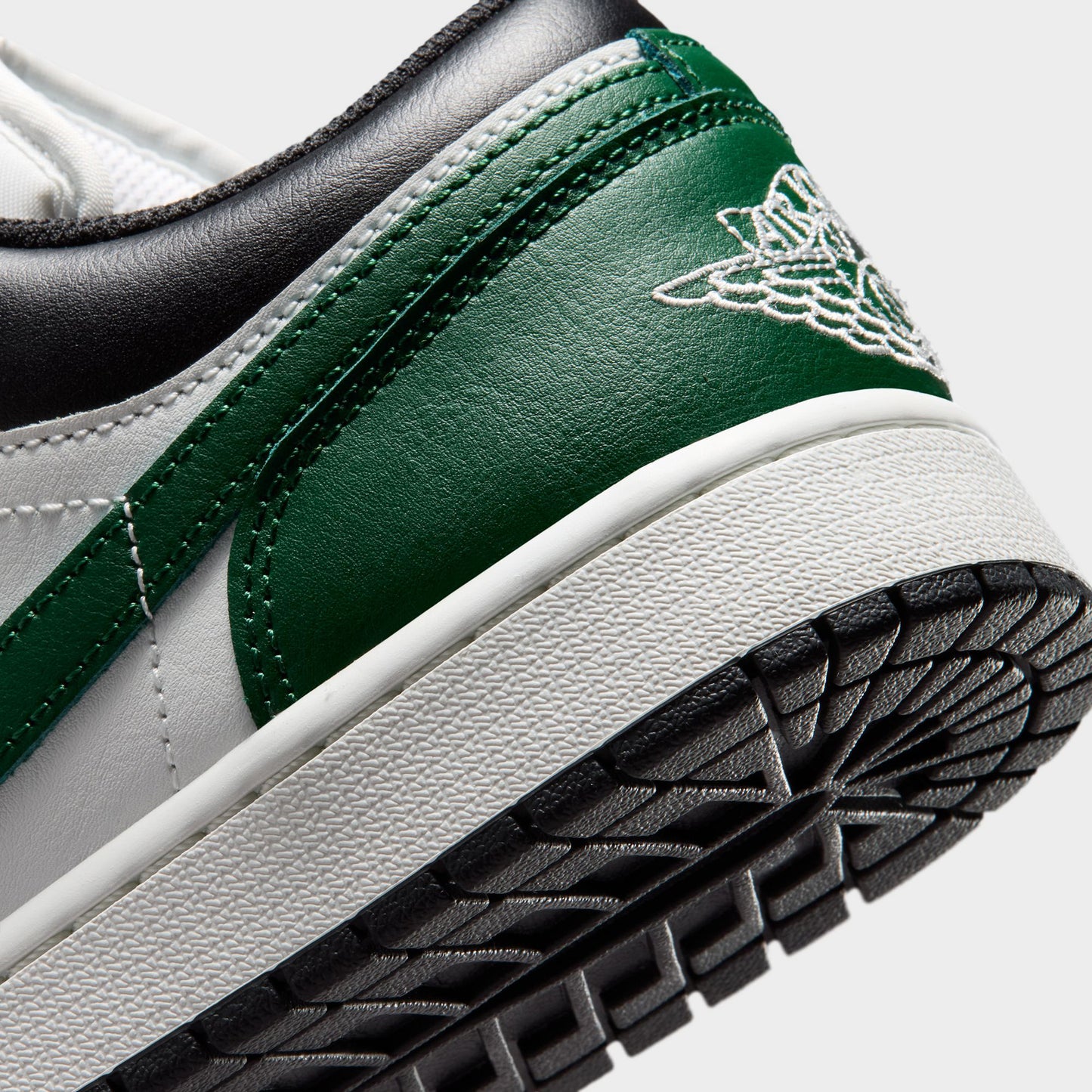Jordan 1 Low Black / Summit White - Gorge Green