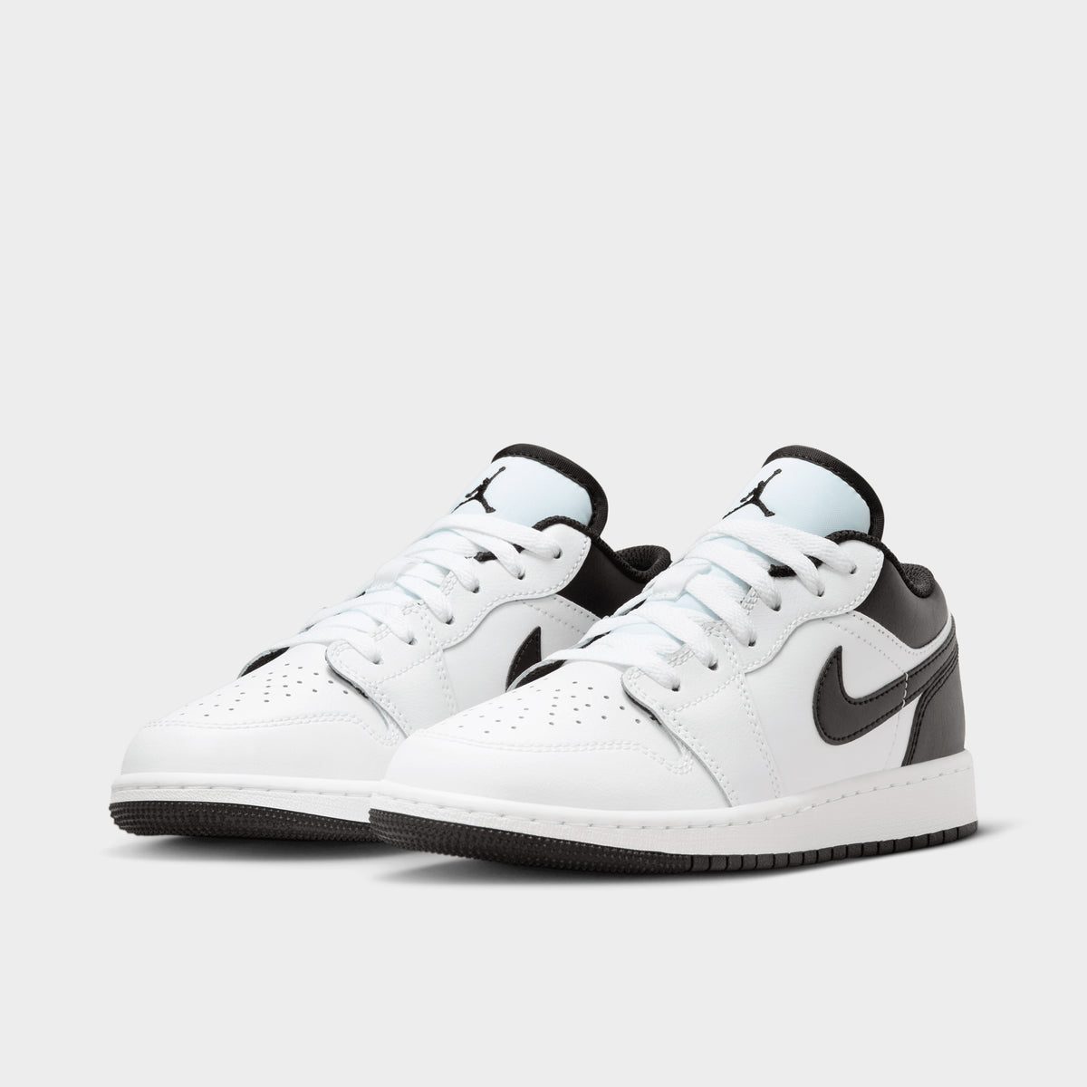 White and black jordan 1s outlet