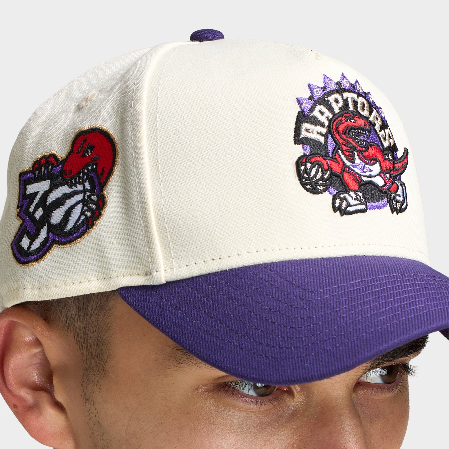 New Era Toronto Raptors 9FORTY AF. Close-up of chrome and purple cap showing the Toronto Raptors logo, purple brim and embroidered side patch.