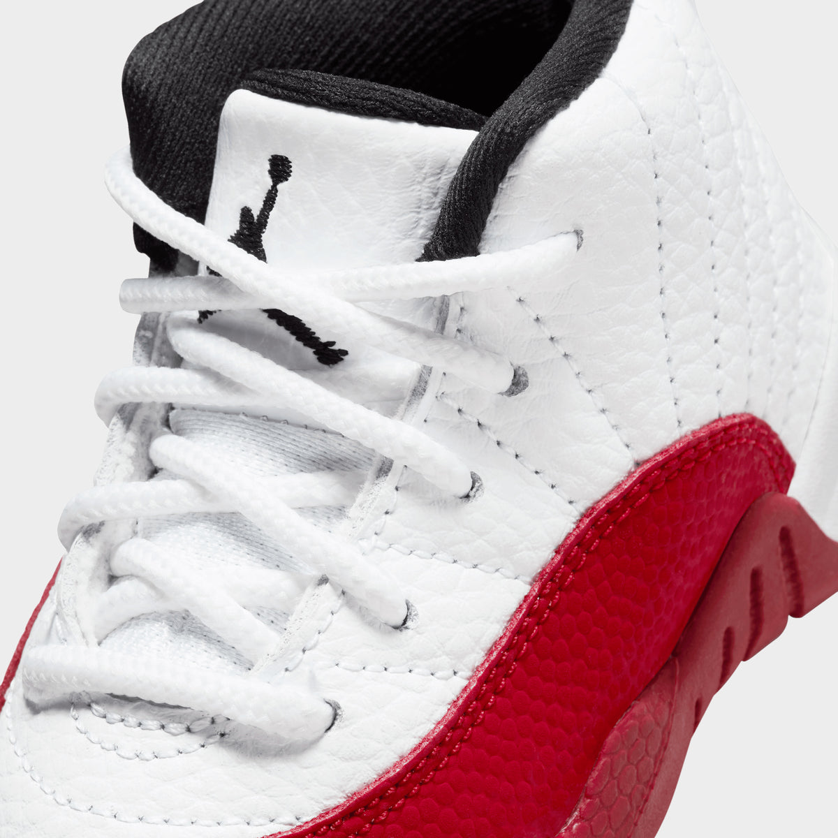 Jordan retro 12 discount mens black and red