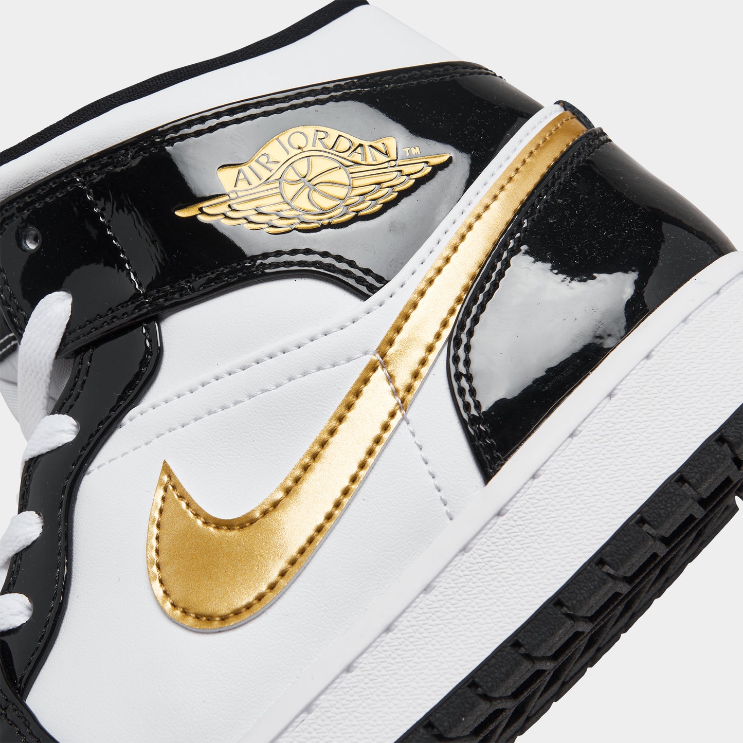 Jordan 1 Mid SE Black / Metallic Gold - White