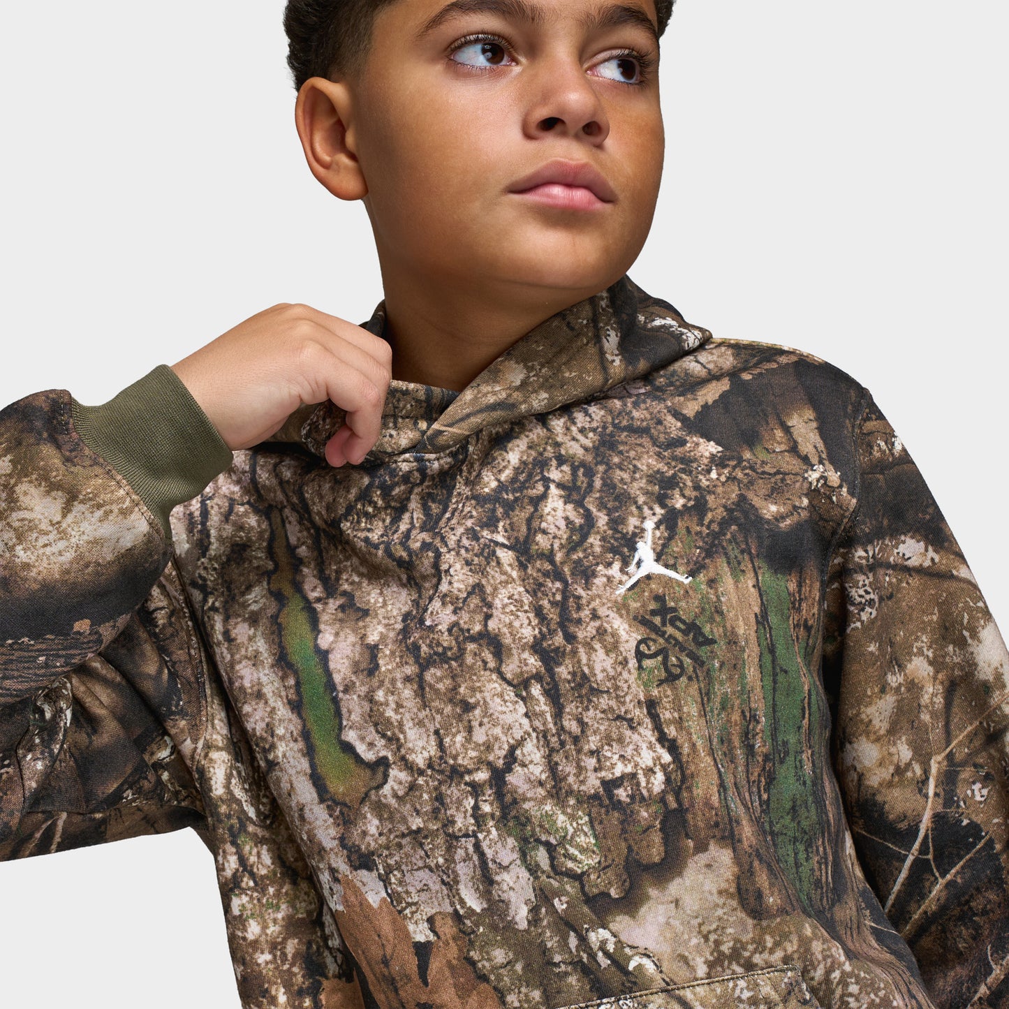 Jordan Juniors' MJ MVP Fleece Pullover Hoodie / Medium Olive Camo