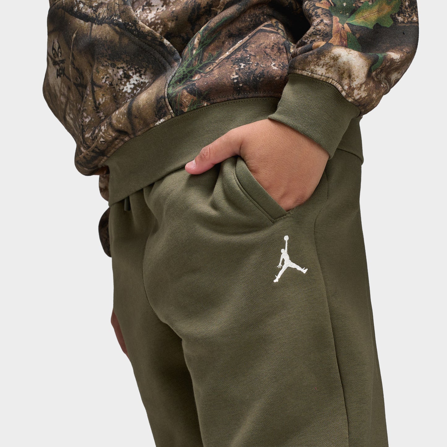 Jordan Juniors' MJ MVP Fleece Pants / Medium Olive