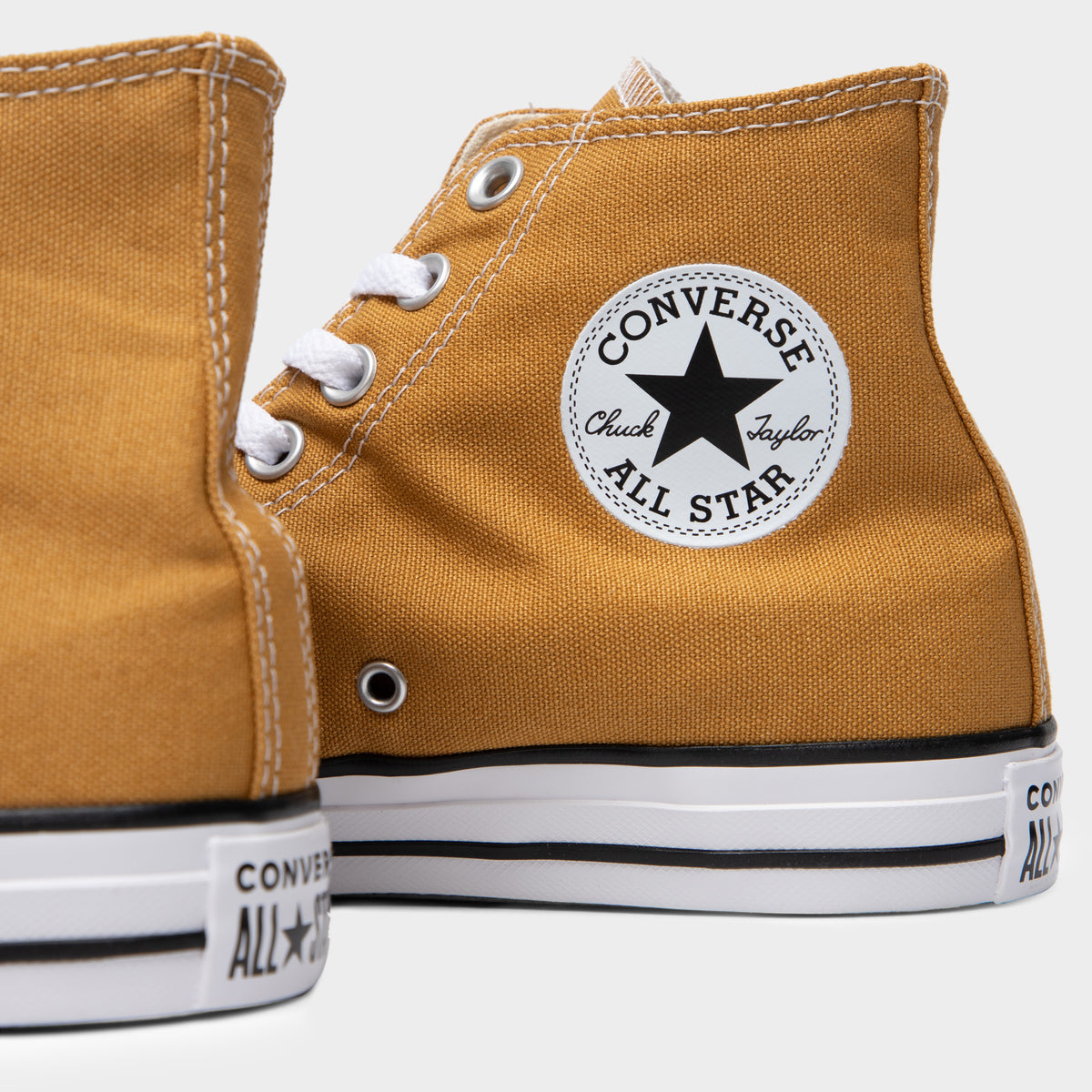Converse All Star Kids Chuck Taylor All Star Seasonal Hi : :  Clothing, Shoes & Accessories