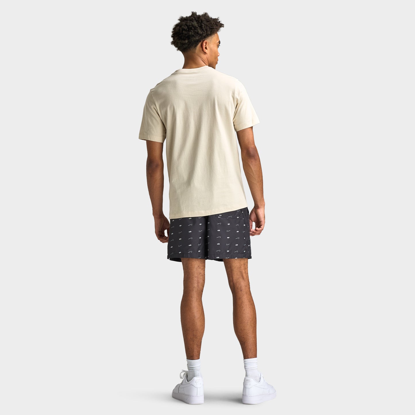 Nike Sportswear Club T-Shirt / Brown
