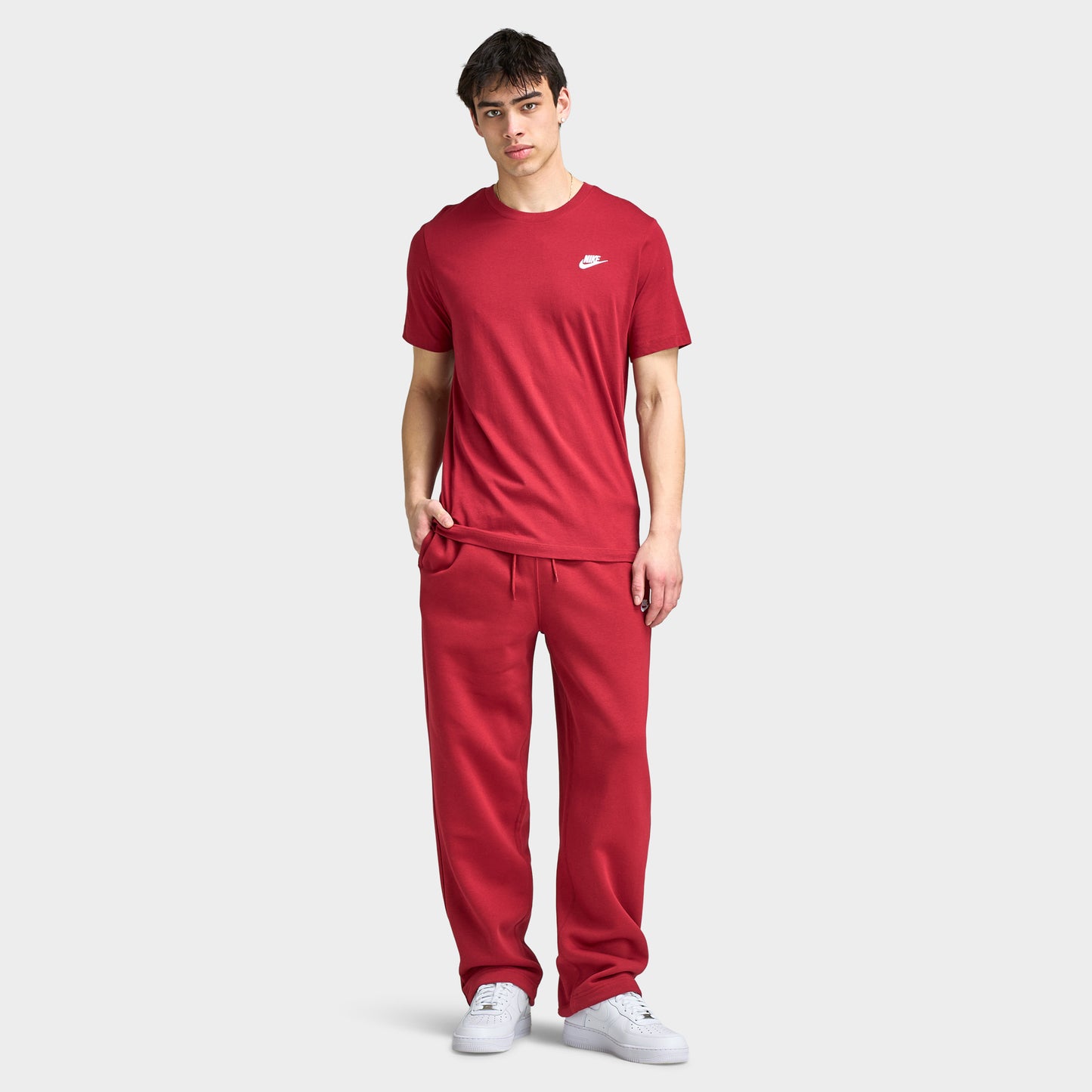 Nike Sportswear Club T-Shirt / Red