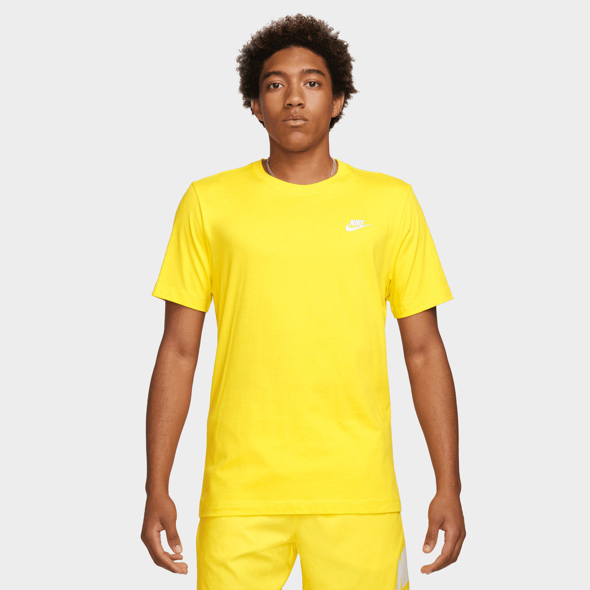 Nike Sportswear Club T shirt Lightning