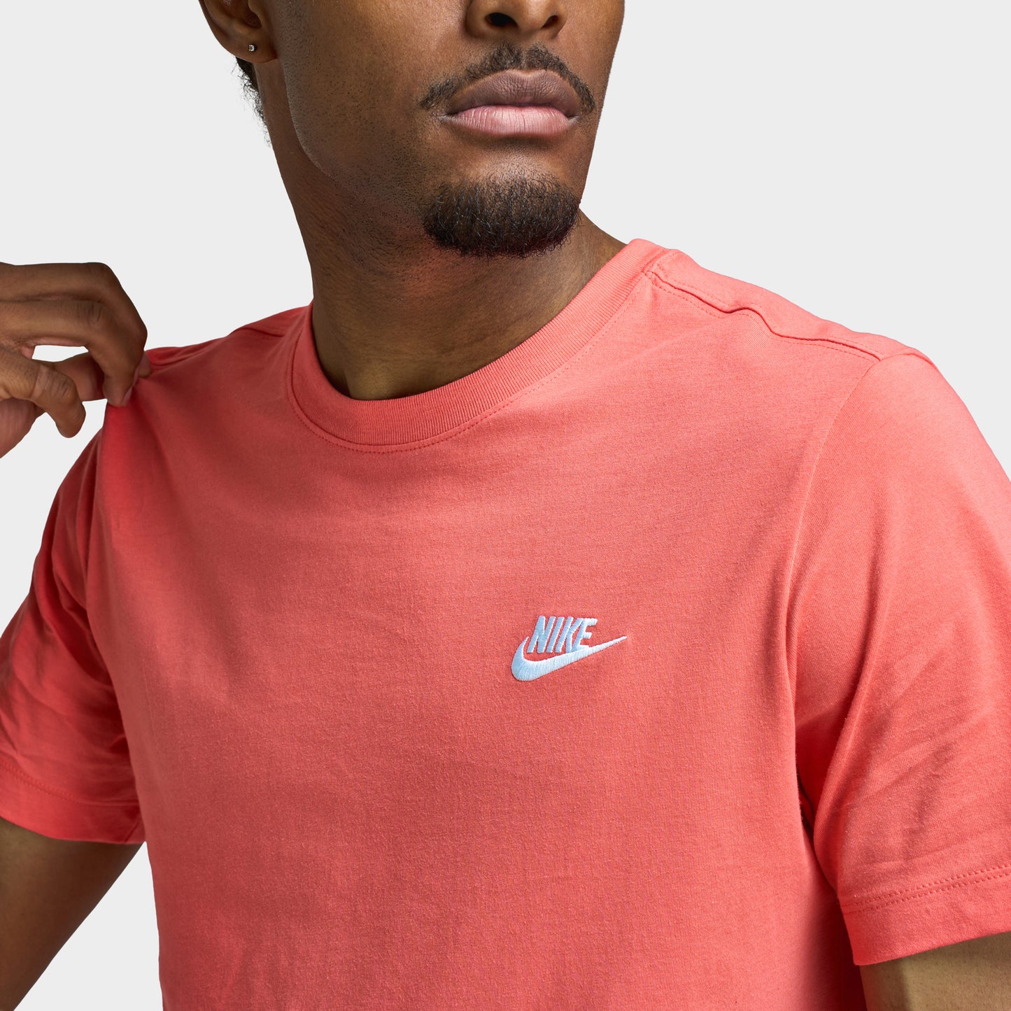Nike Sportswear Club T-Shirt Magic Ember / Blanc