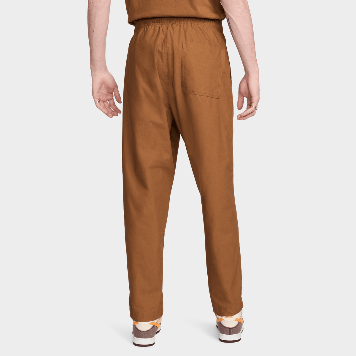 ★★Nike★★ Club Barcelona Pants M Light British Tan FN3097 Nike Club Barcelona Pants / Light British Tan | JD Sports