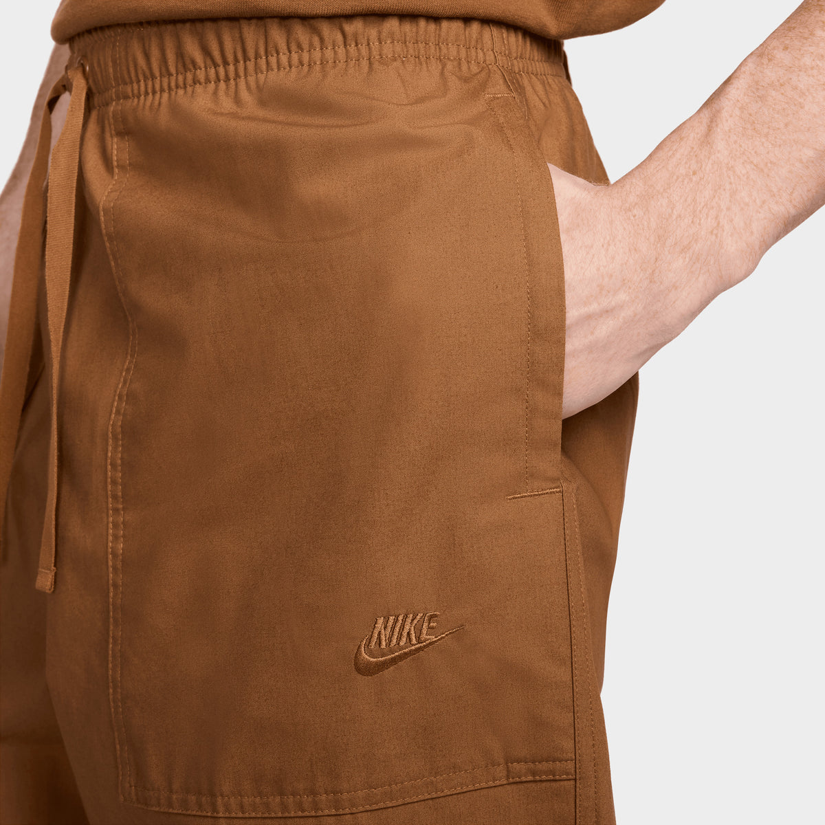 ★★Nike★★ Club Barcelona Pants M Light British Tan FN3097 Nike Men's Club Barcelona Pants, Medium - Light British Tan