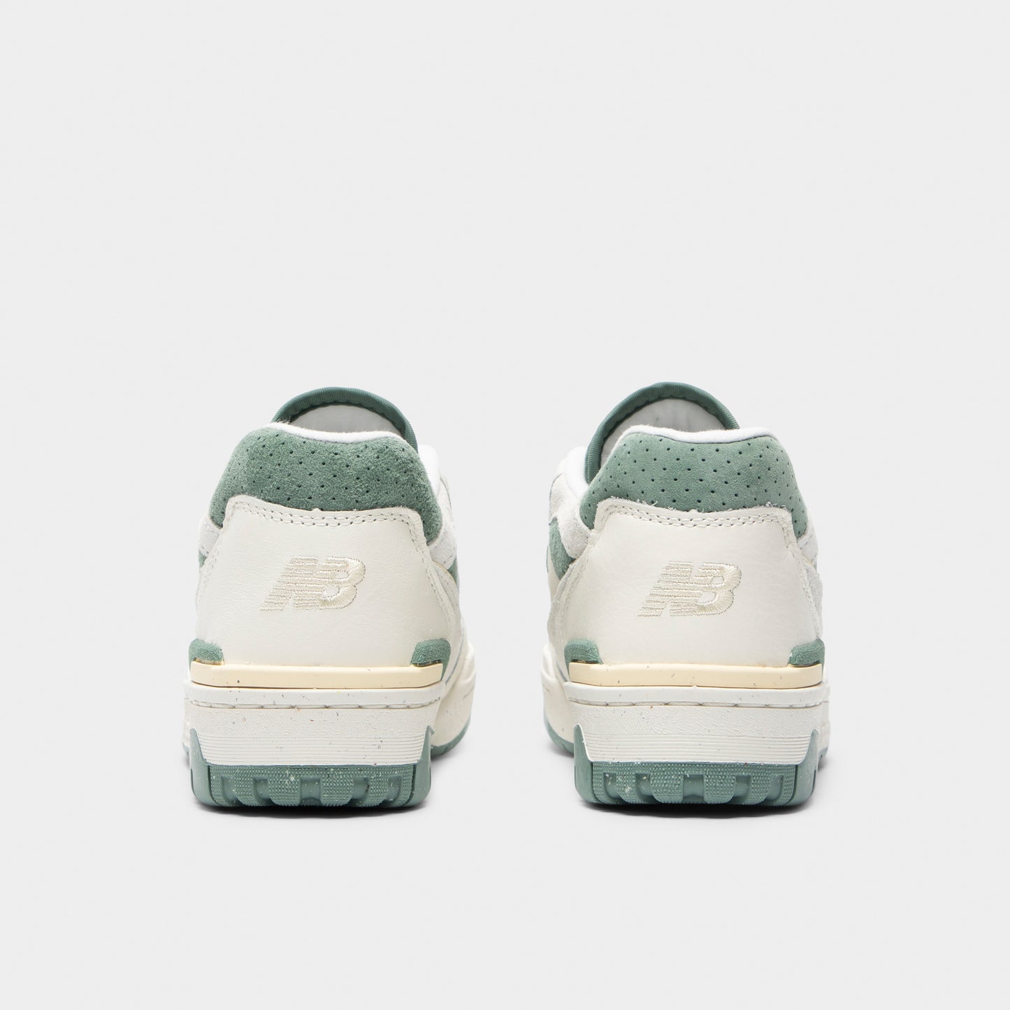 New Balance Women's 550 Sea Salt / Dark Juniper