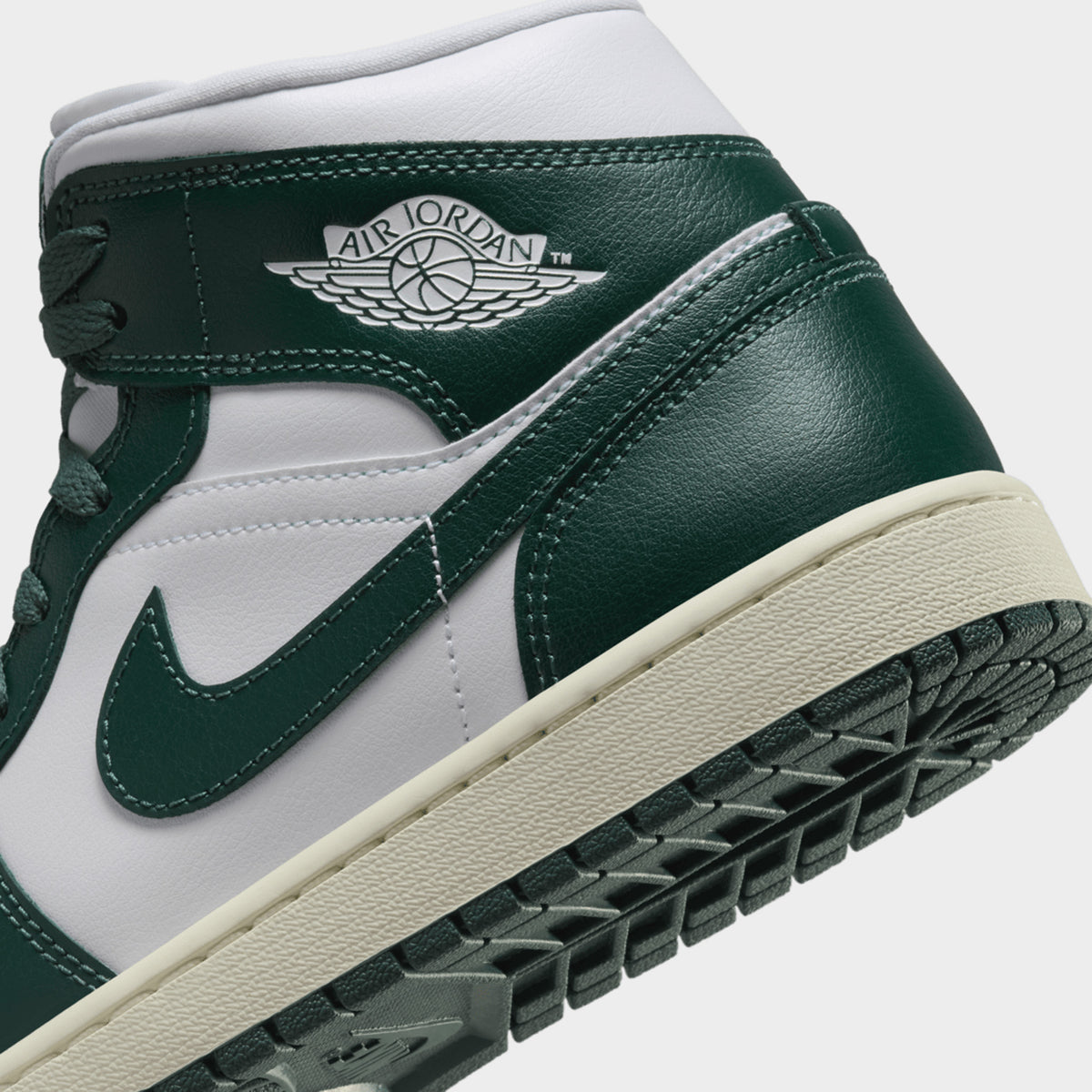 Air jordan 1 mid green and white cheap