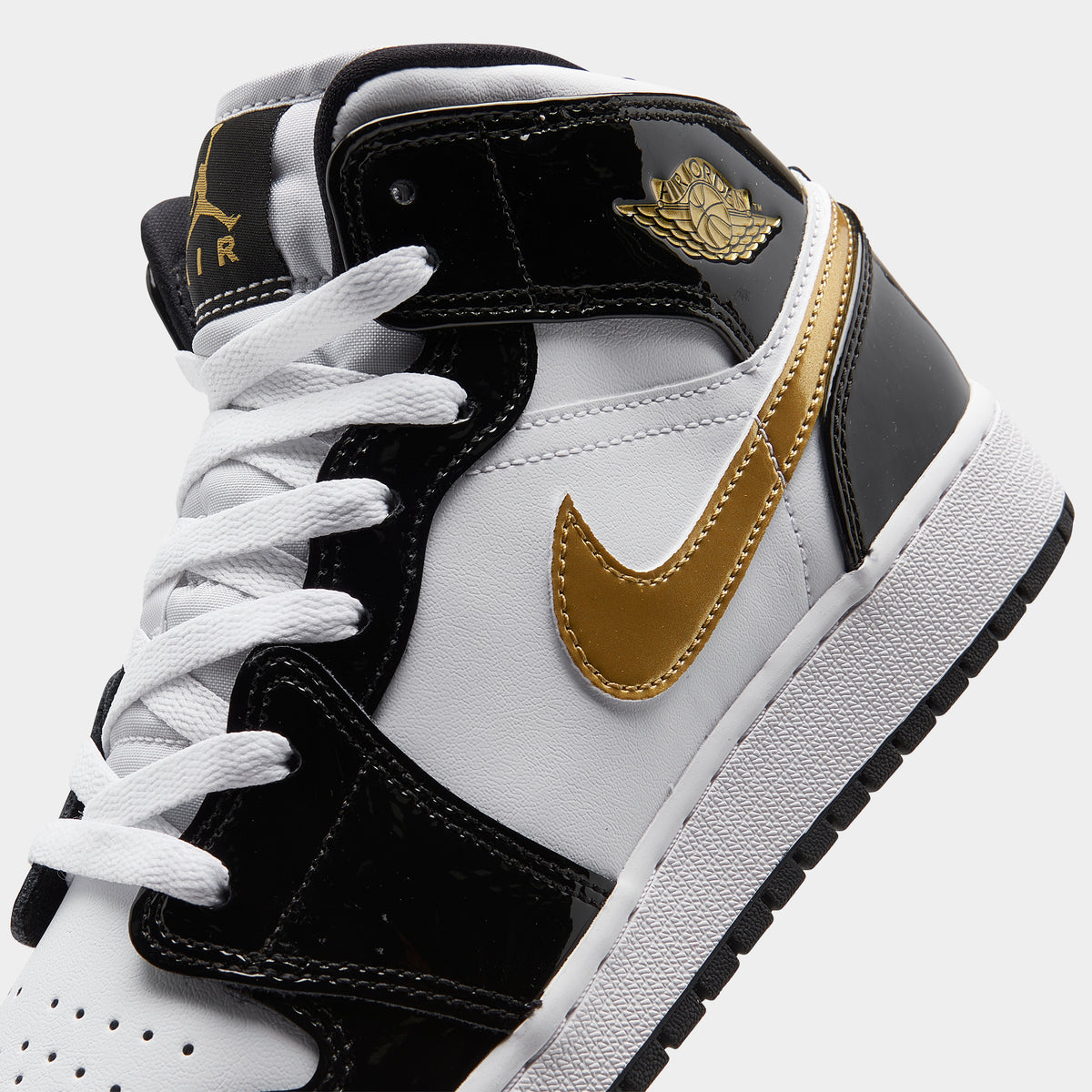 Jordan black and white on sale gold