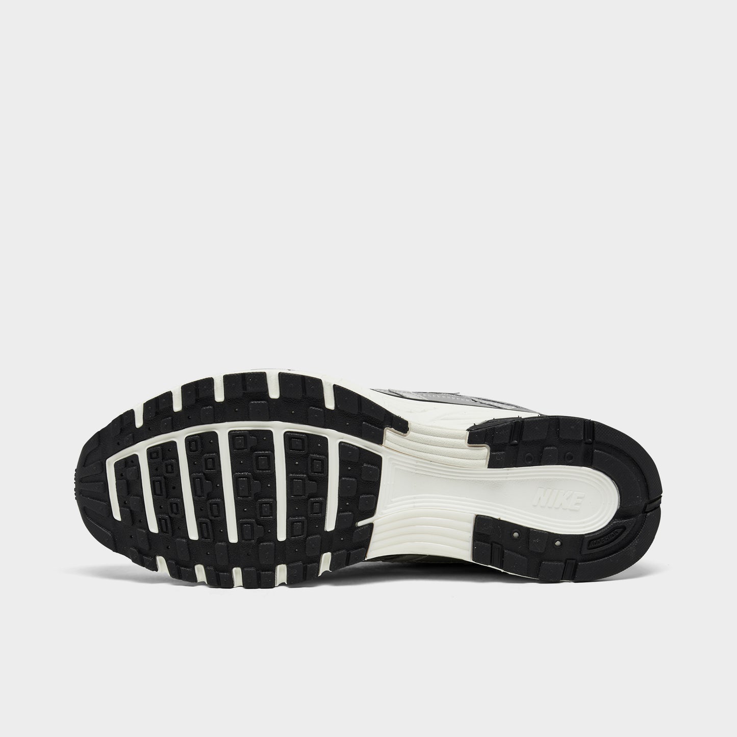 Nike P-6000 Metallic Silver / Sail