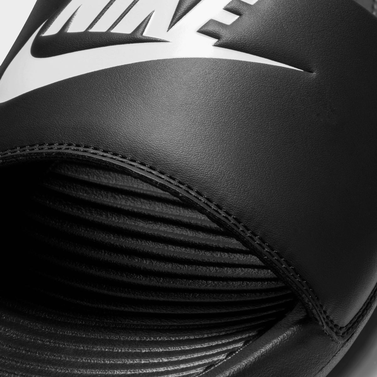 Nike benassi discount slide black white