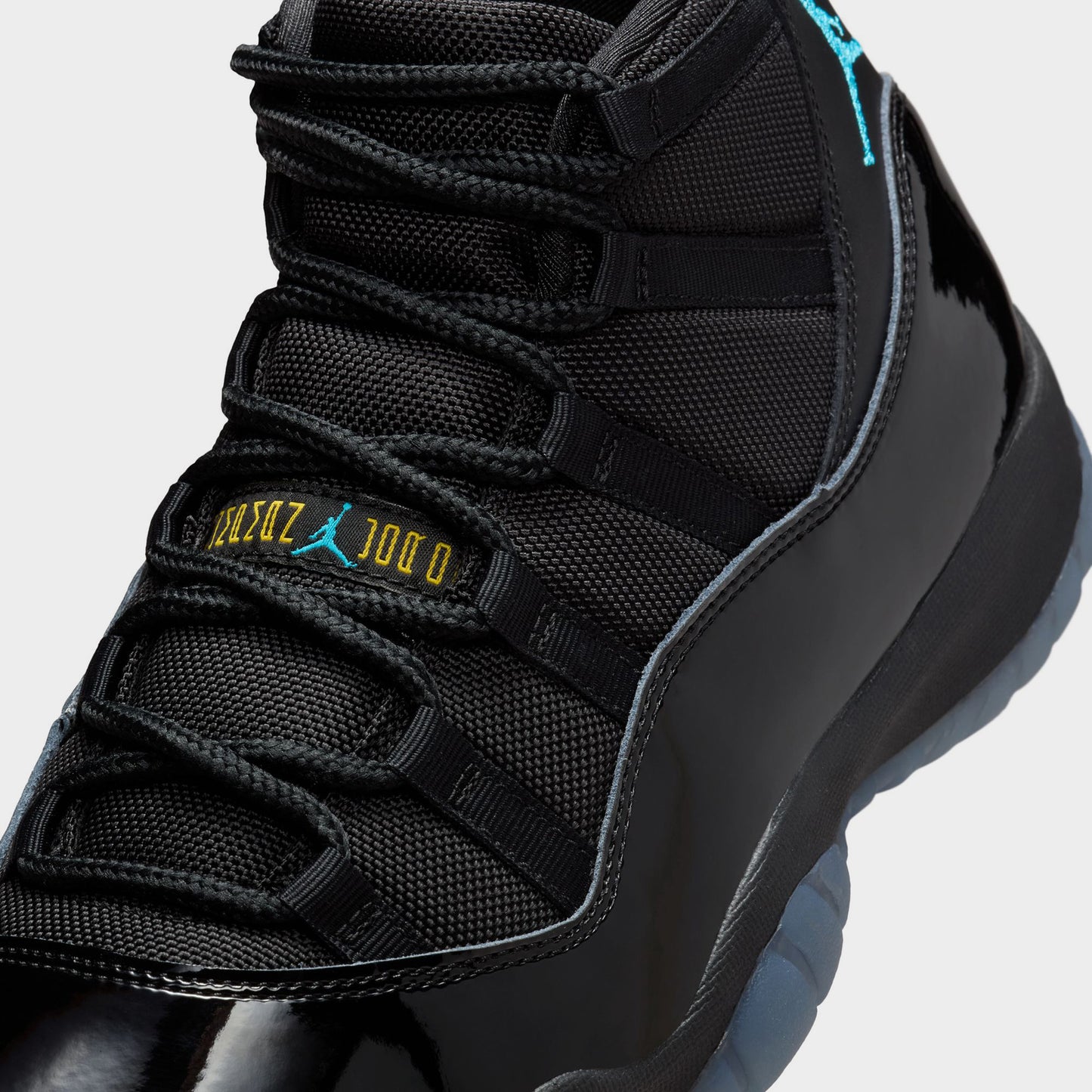 Jordan 11 Retro Black / Gamma Blue - Black