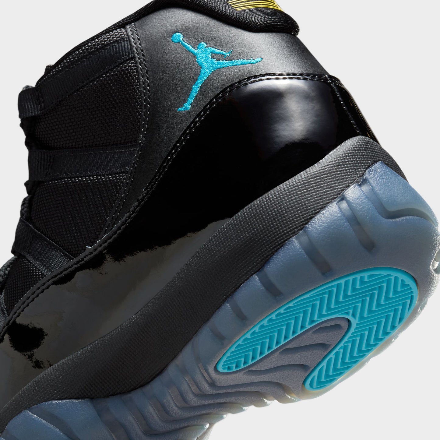 Jordan 11 Retro Black / Gamma Blue - Black