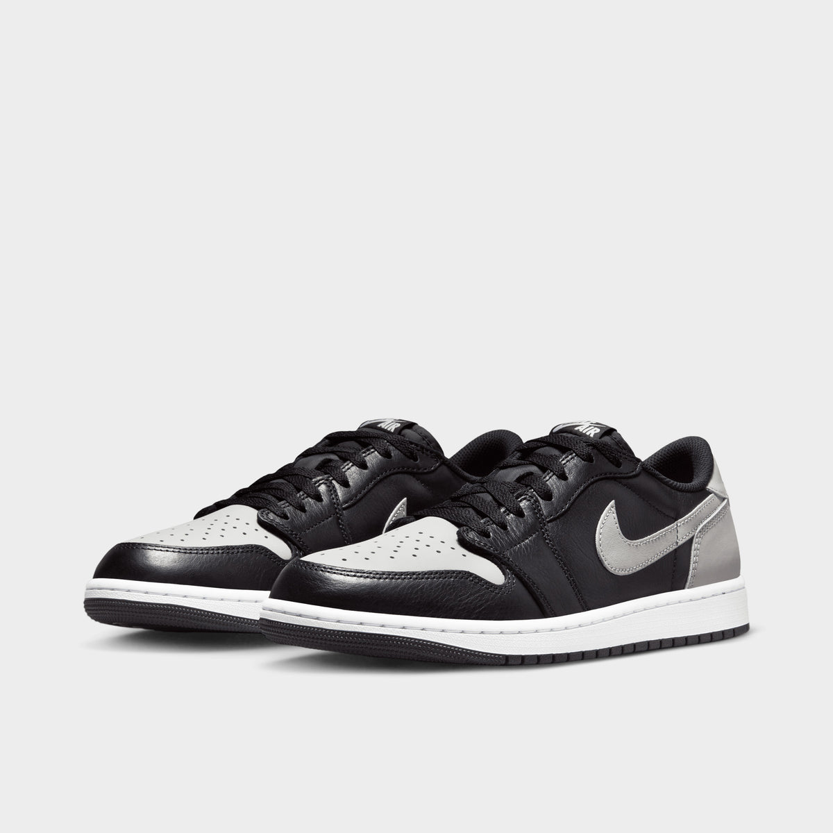 Black retro 1 jordans online