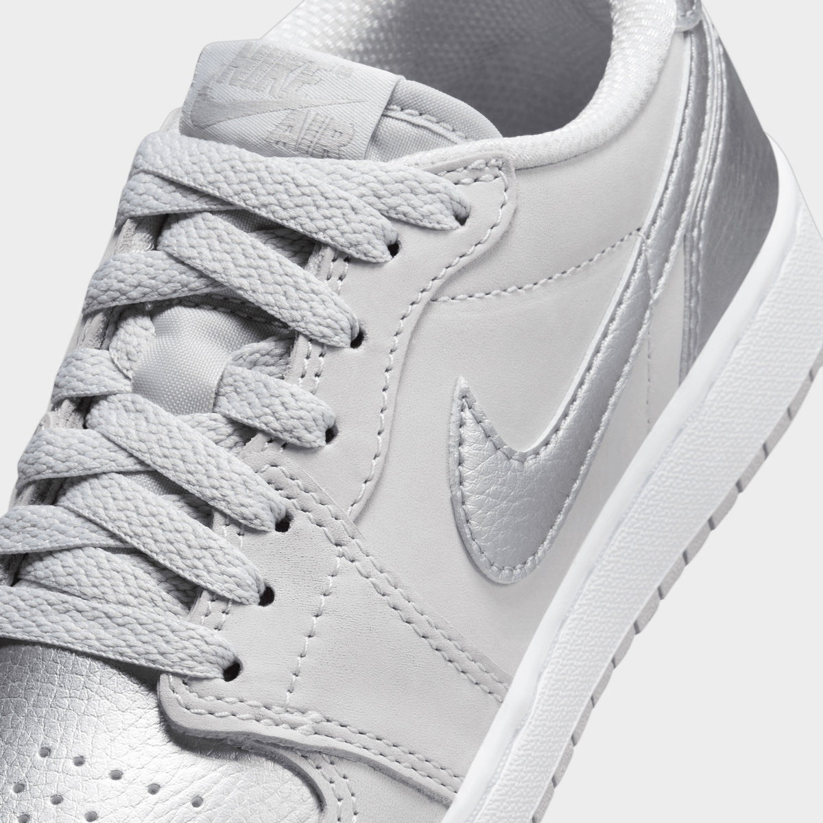 White and silver jordan 1 outlet