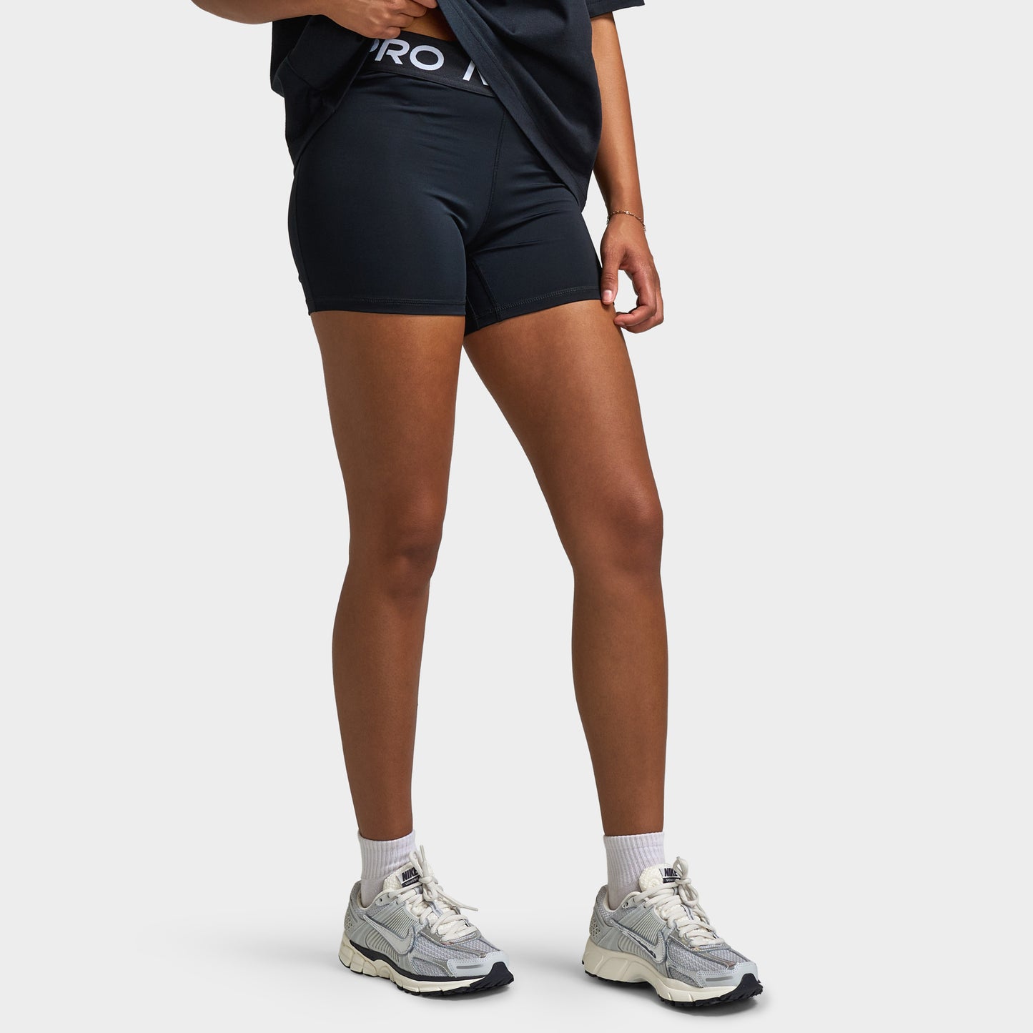 Nike Pro Women's 365 5" Shorts Black / White
