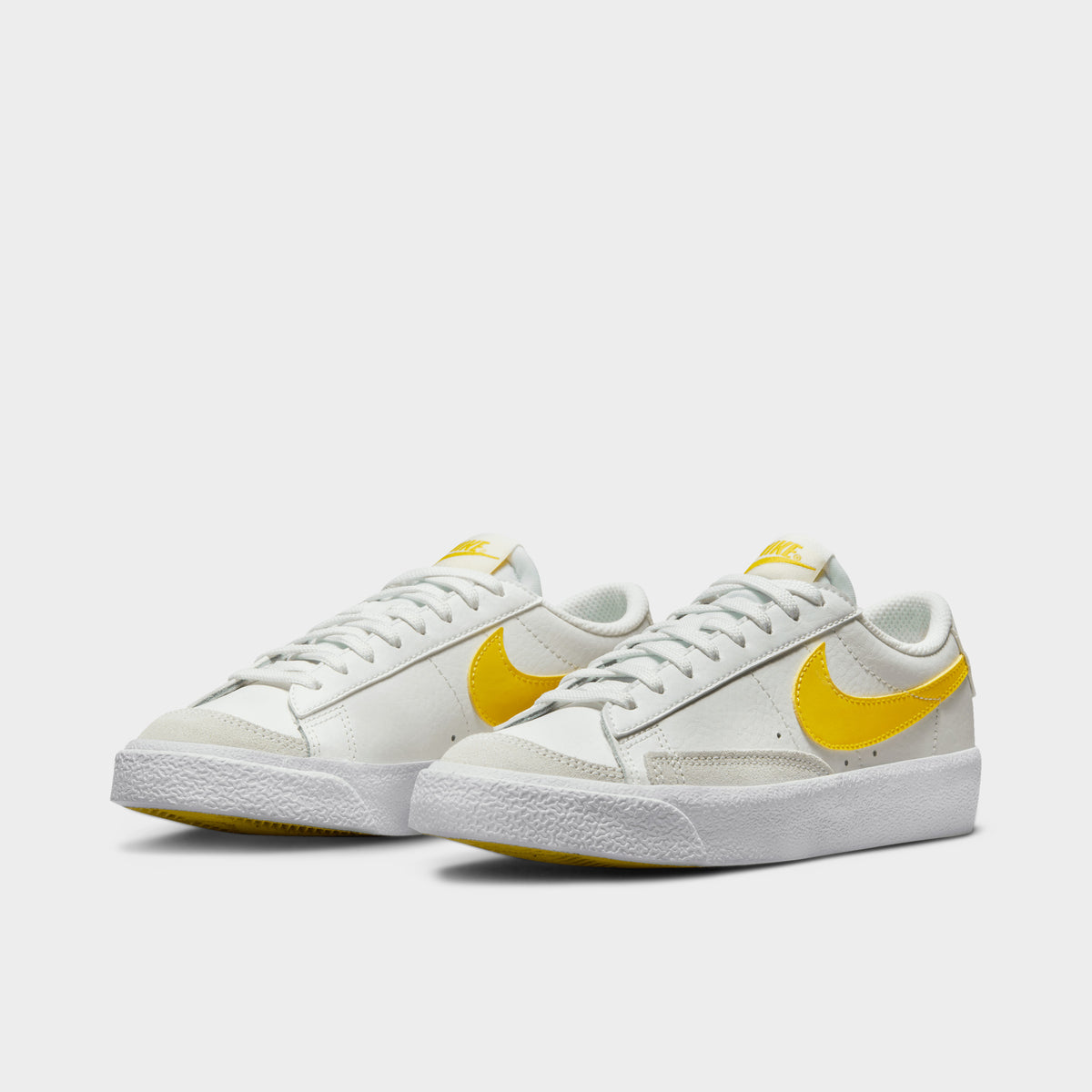 Nike blazer cheap yellow swoosh