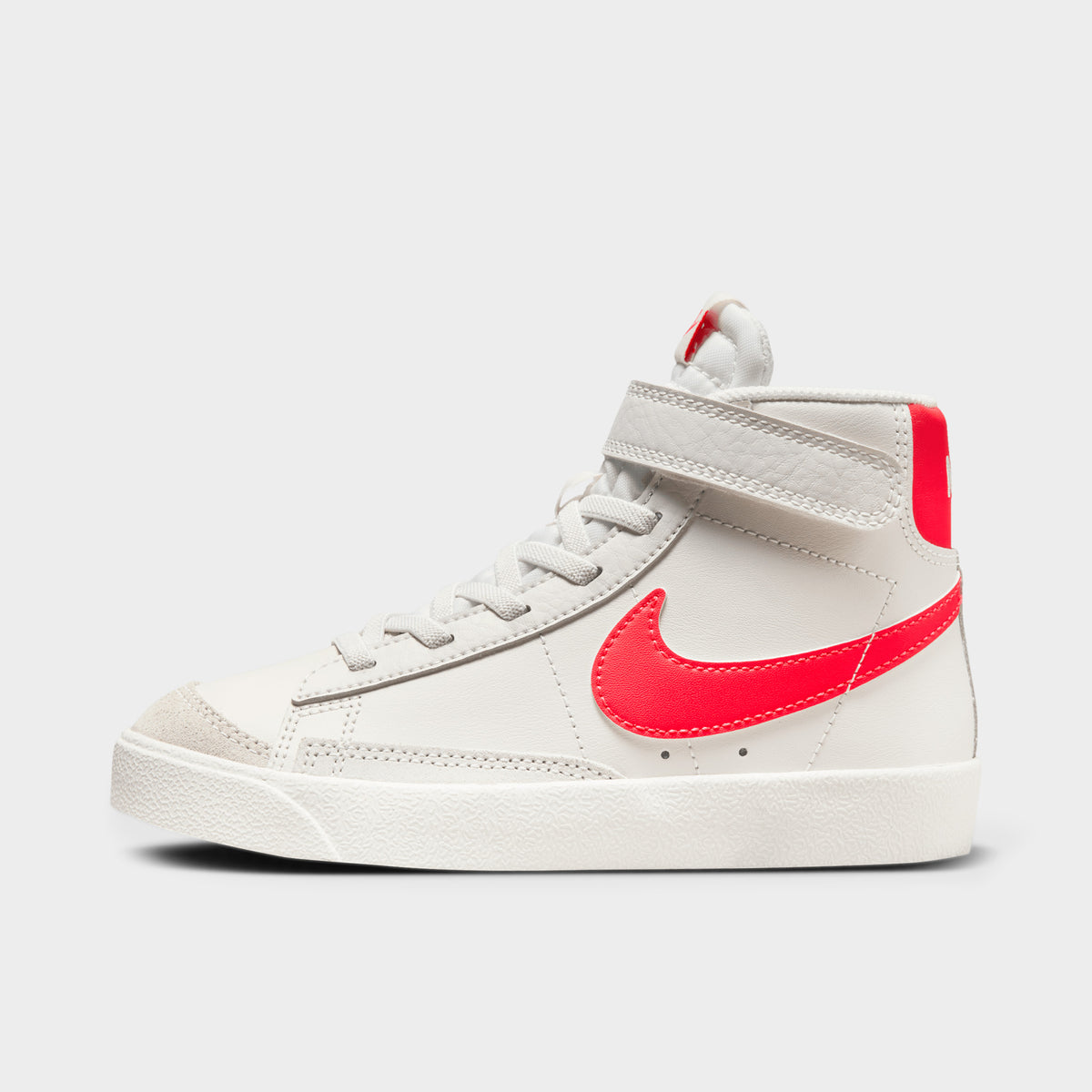 Nike blazer hotsell mid summit white