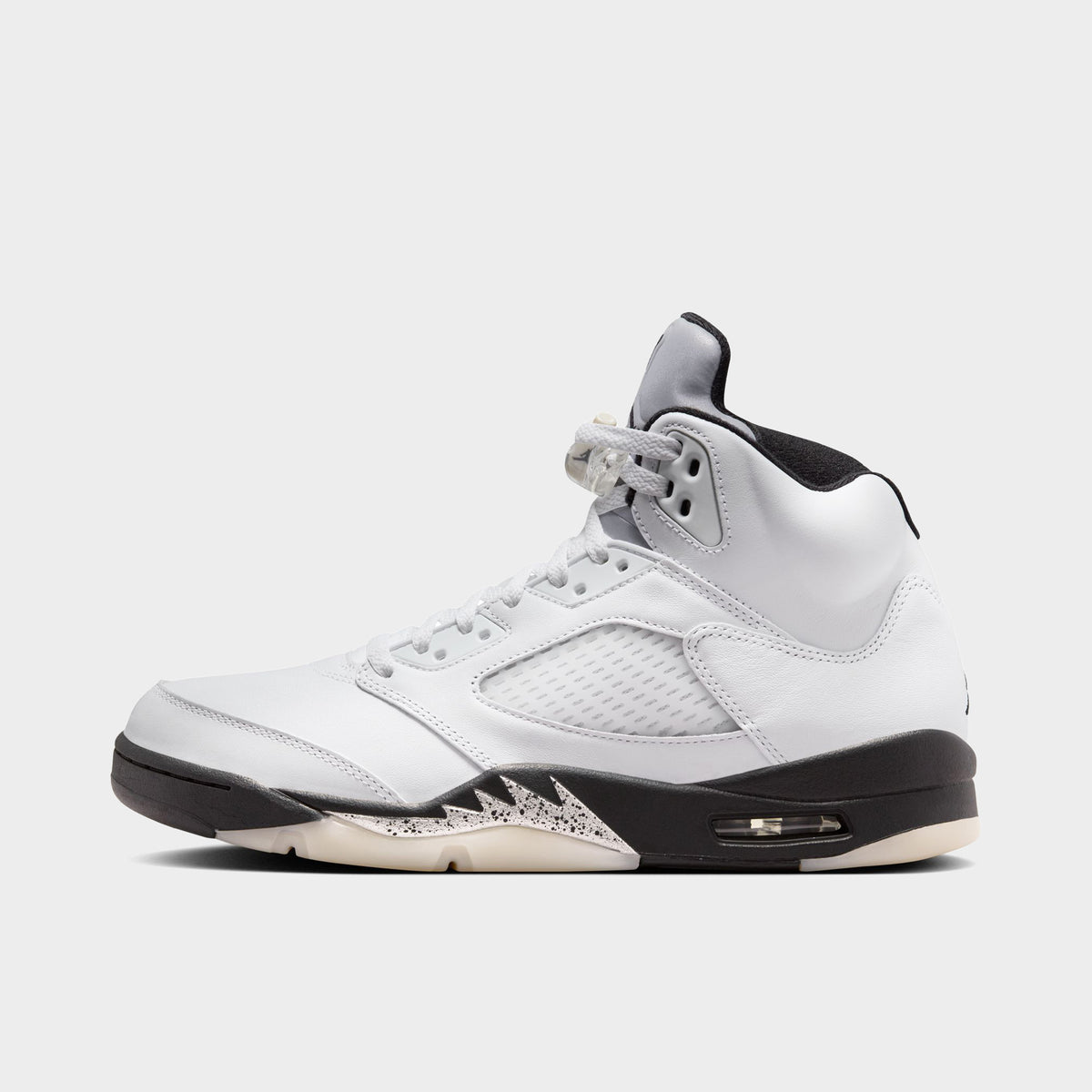 【正規品直輸入】 Jordan Sports JD | Sail - Black / White Retro 5 靴