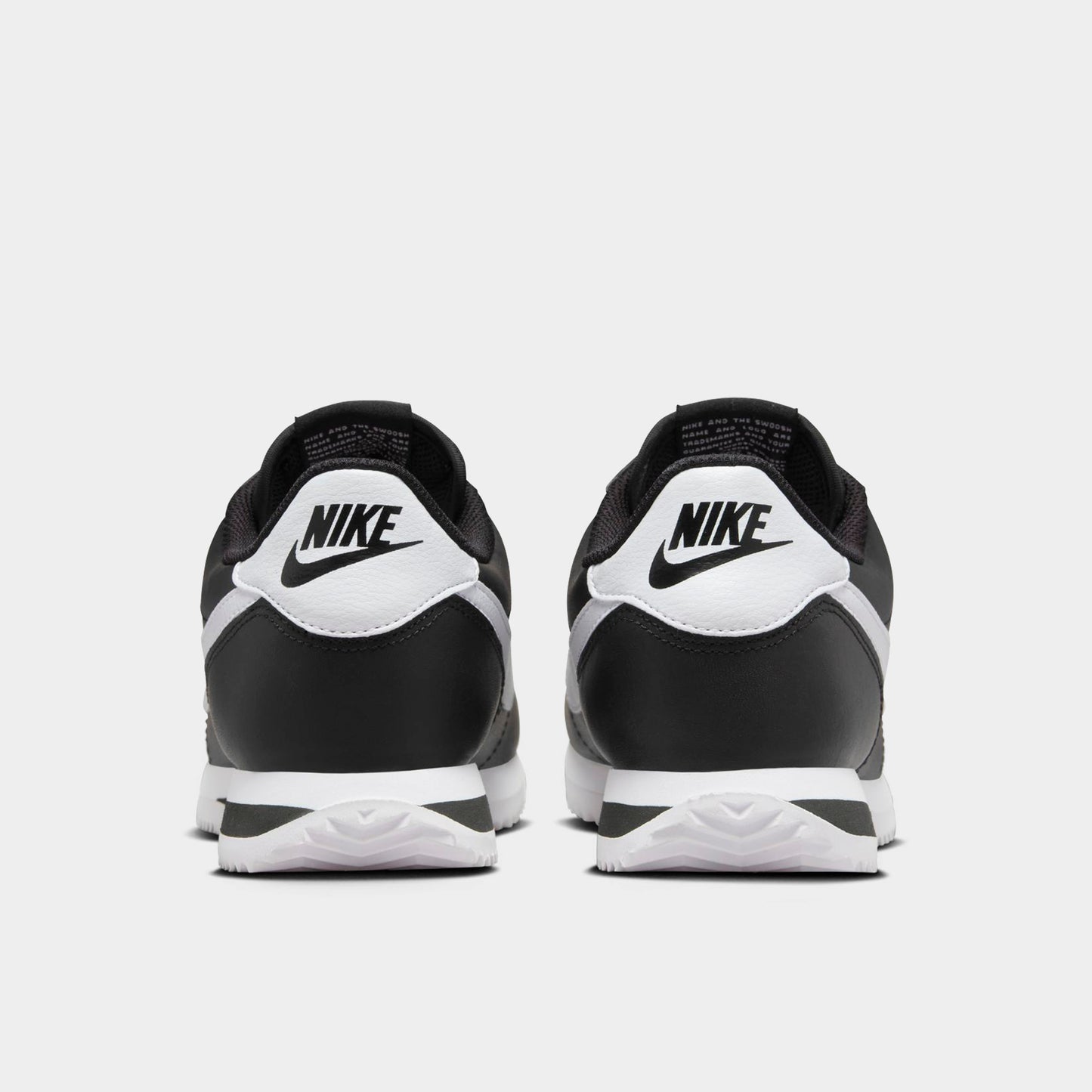 Nike Femmes Cortez Noir / Blanc