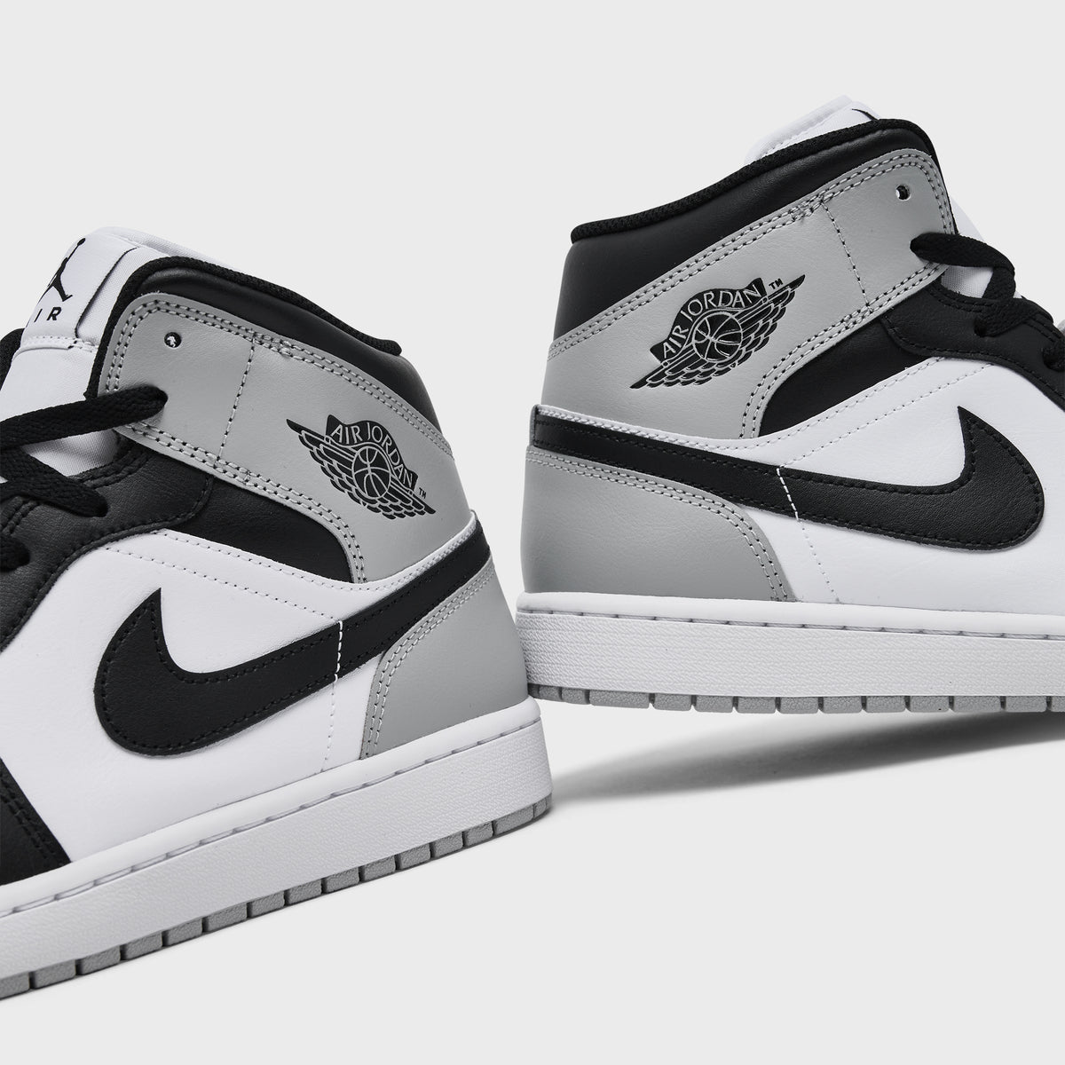 シューズ(男性用) AJ1 High OG White/Black/Light Smoke Grey Jordan 1 Mid White / Black - Light Smoke Grey | JD Sports