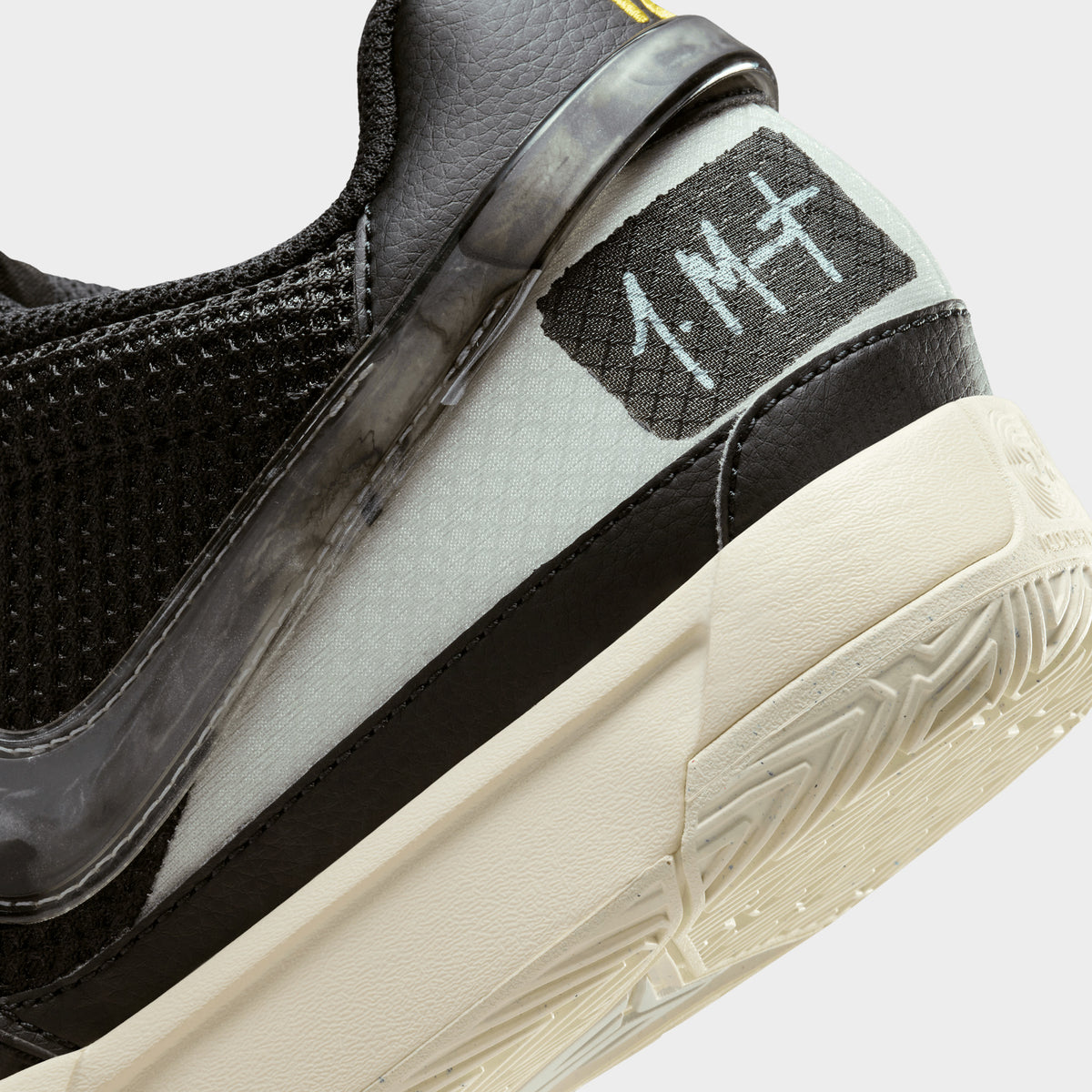 Nike black light outlet shoes