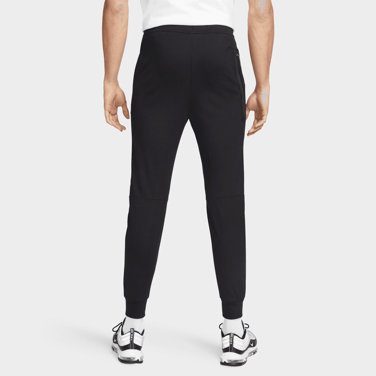 lightweight joggers nike