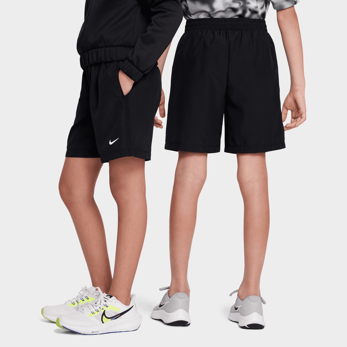 Short d'entraînement Dri-FIT Nike Junior Garçons Noir / Blanc