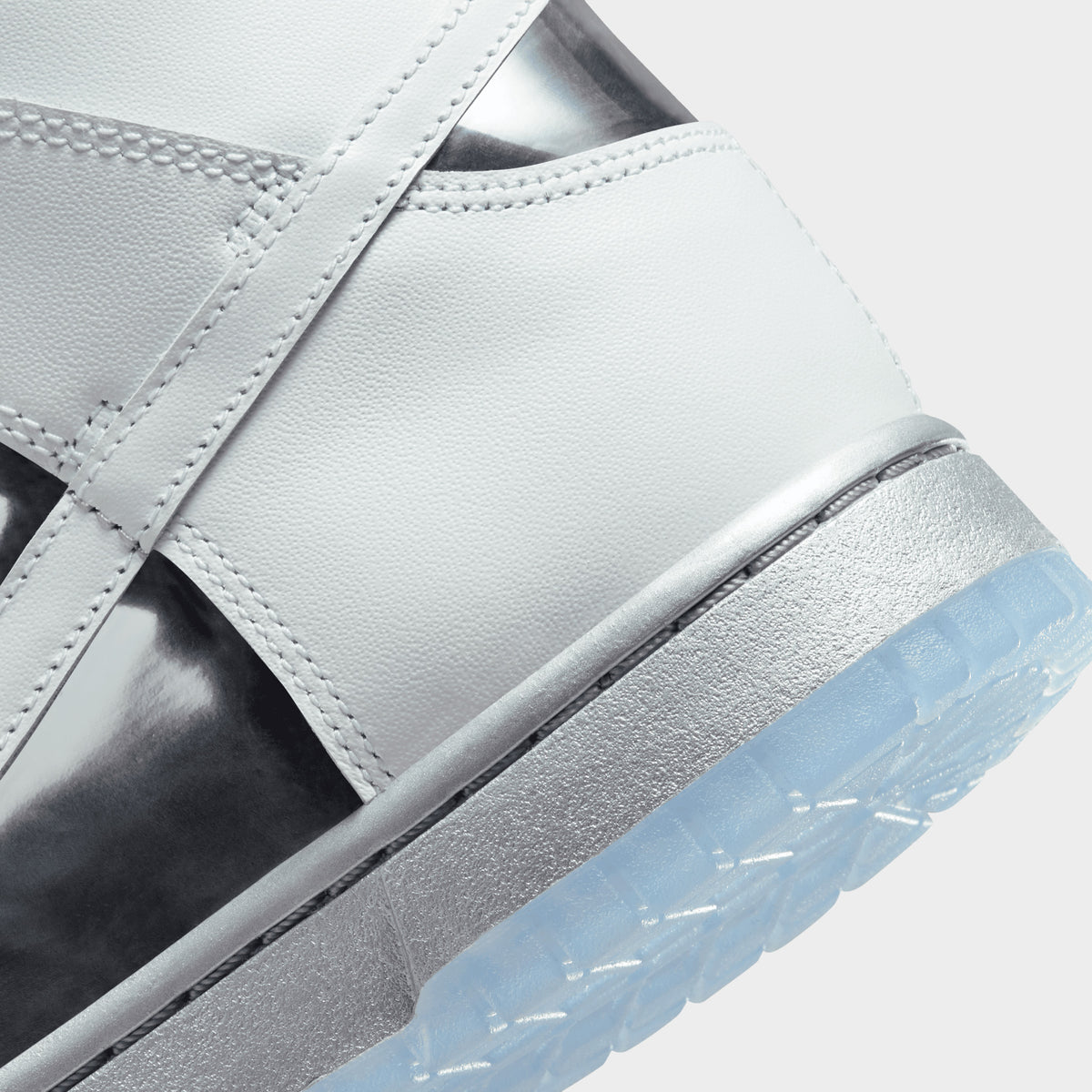 Nike Women's Dunk High SE White / White - Metallic Silver | JD
