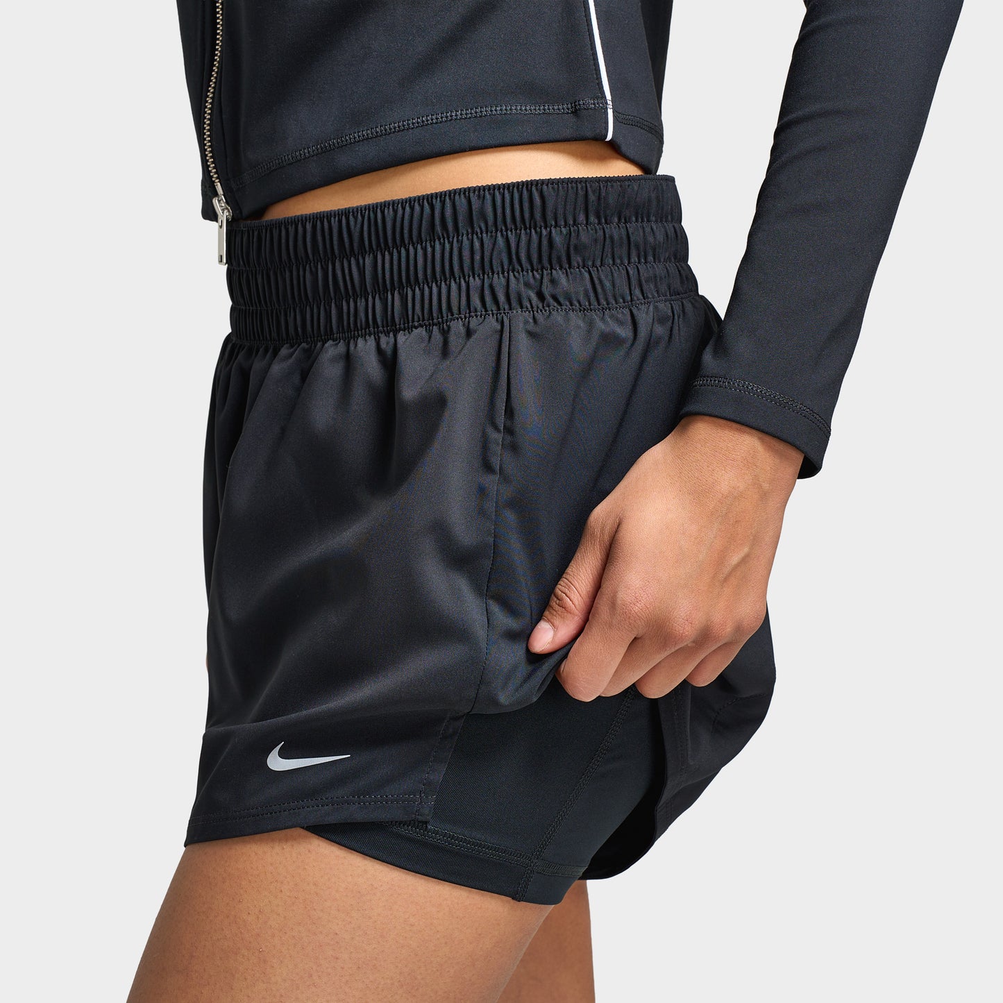 Nike One Femmes Short Dri Fit taille haute 3en1 Noir / Argent réfléchissant