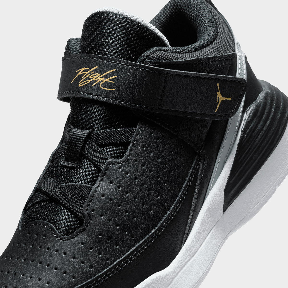 Jordan max aura black sale gold
