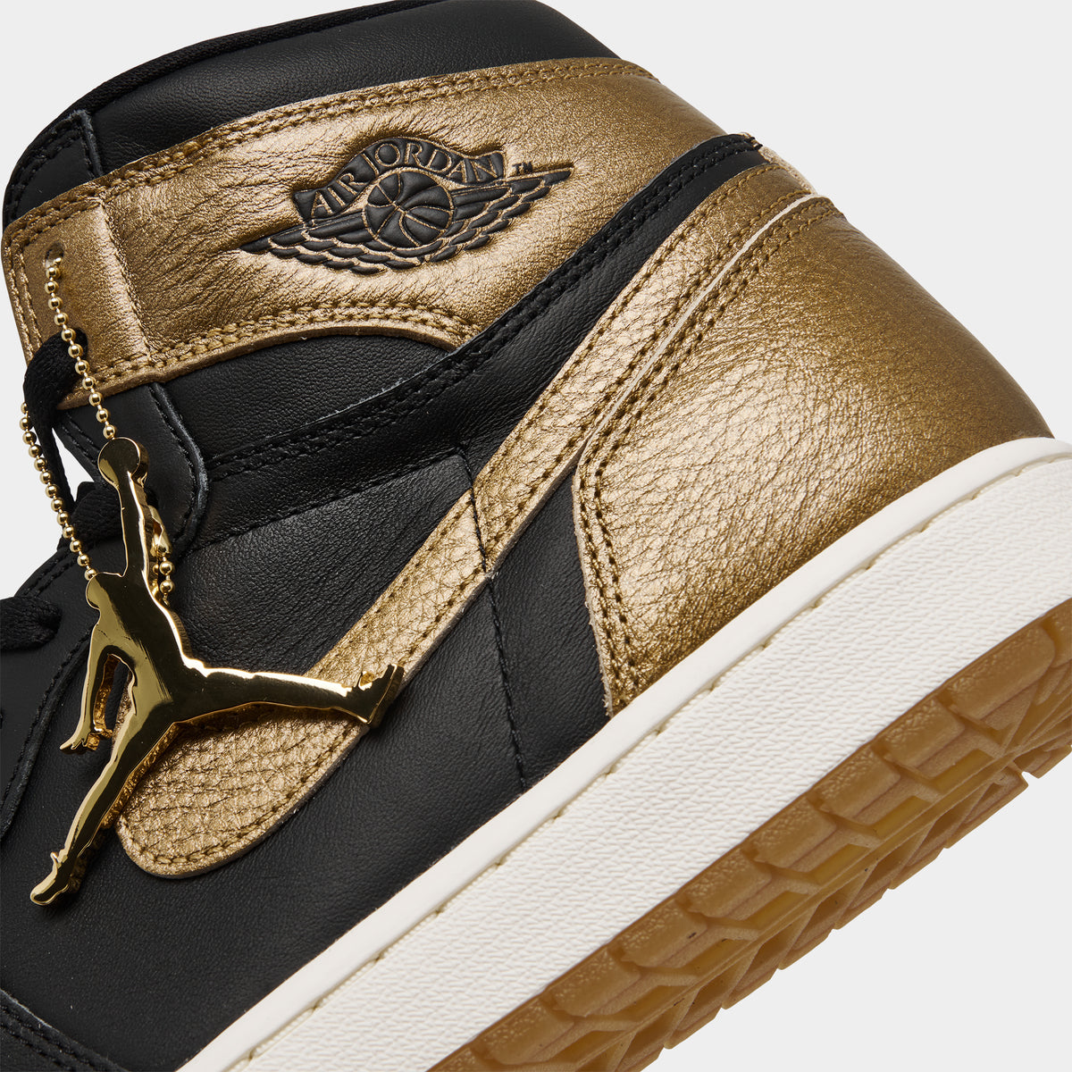 Jordan 1 retro high og gold hotsell