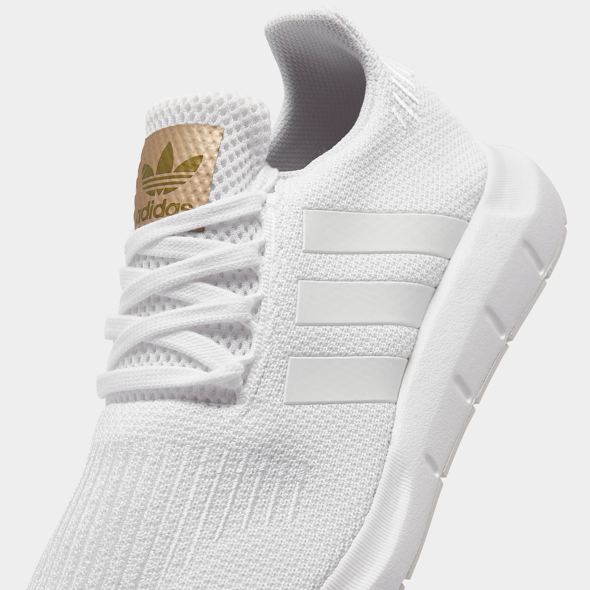 Adidas swift run outlet cloud white copper metallic