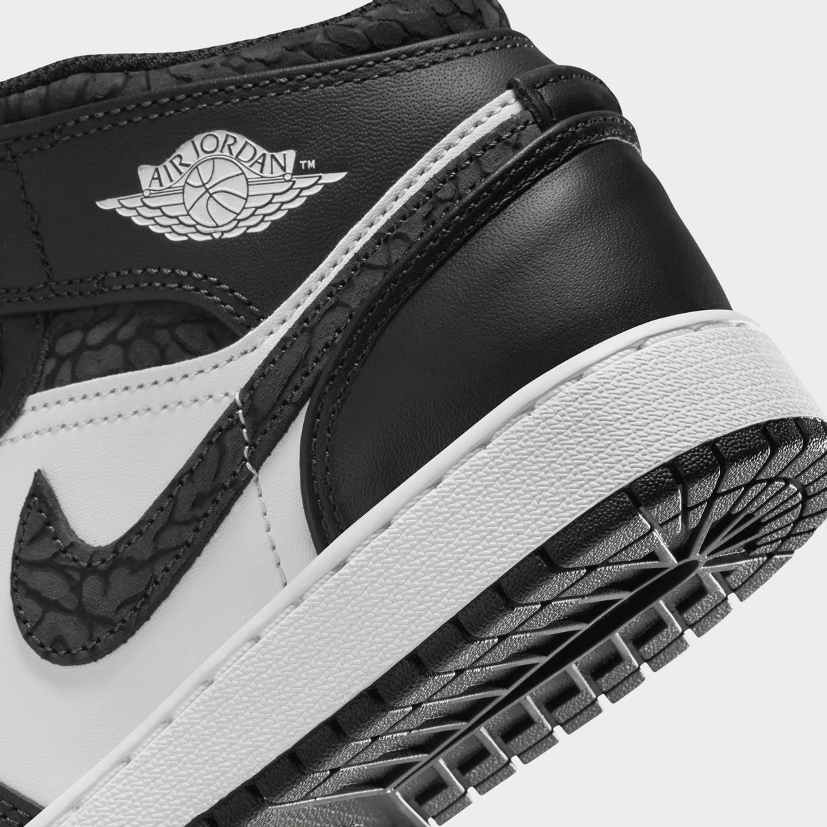 Jordan 1 mid jd clearance